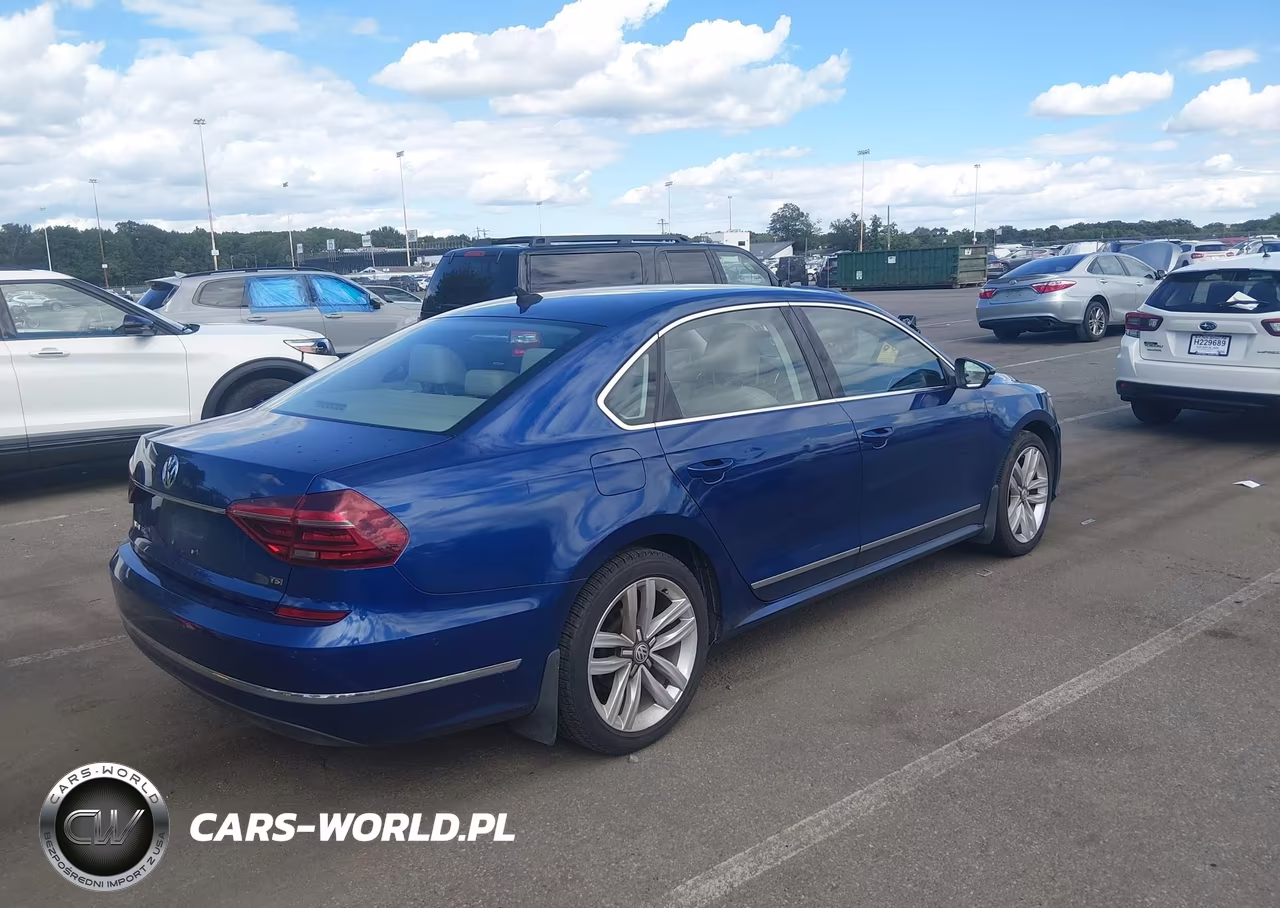 2017 Volkswagen Passat 1.8T Sel Premium VIN:1VWCT7A36HC033212 - 4