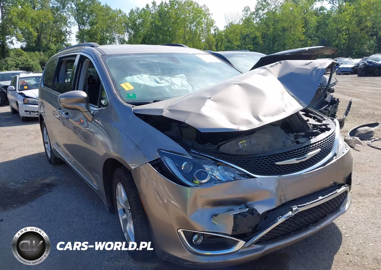 2017 Chrysler Pacifica Touring-L