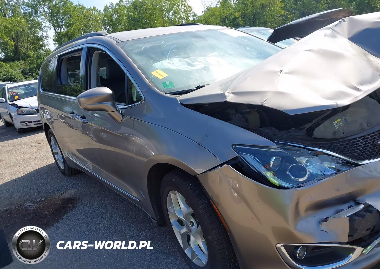 2017 Chrysler Pacifica Touring-L VIN:2C4RC1BG6HR536712 - 12