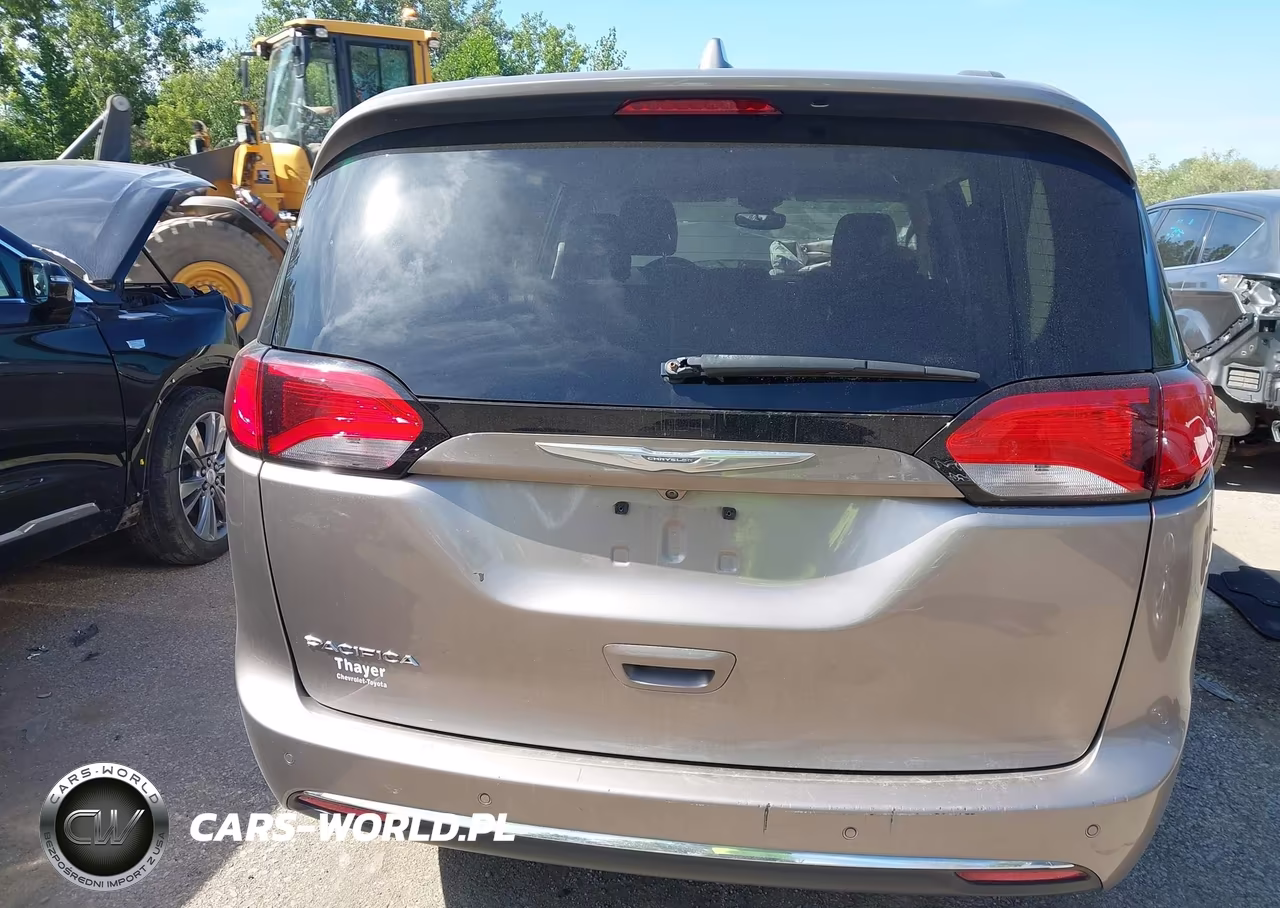 2017 Chrysler Pacifica Touring-L VIN:2C4RC1BG6HR536712 - 15