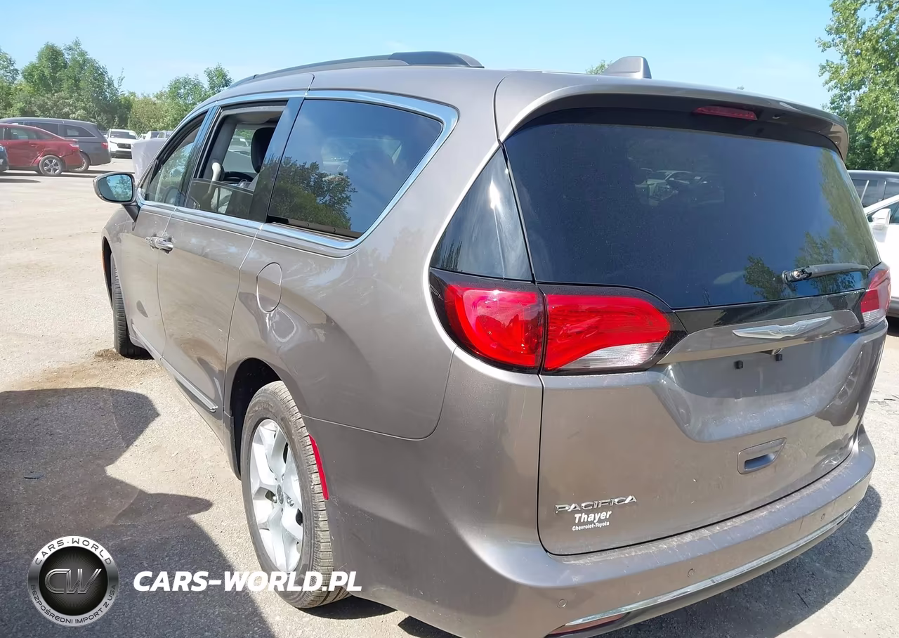 2017 Chrysler Pacifica Touring-L VIN:2C4RC1BG6HR536712 - 3