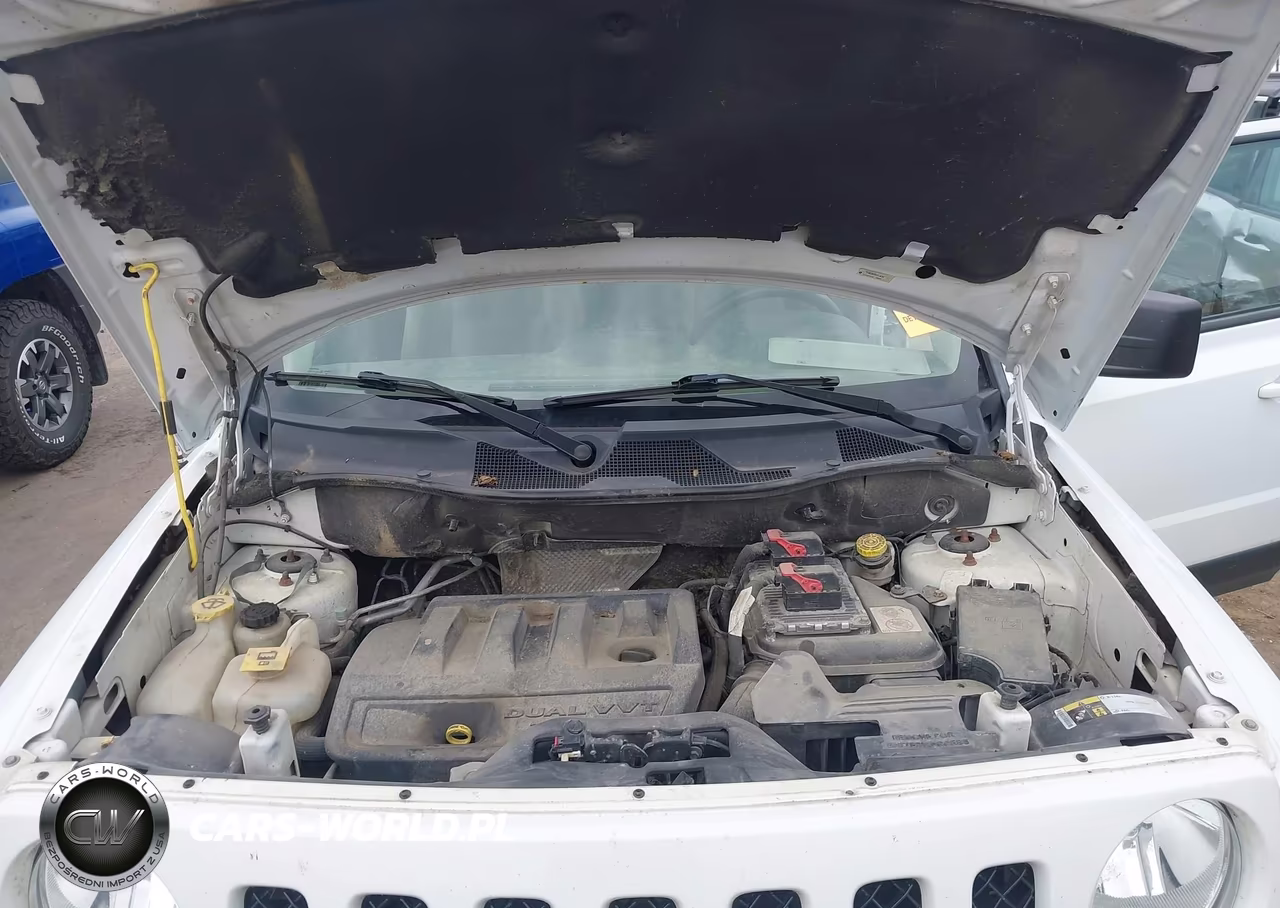 2015 Jeep Patriot Latitude VIN:1C4NJRFB6FD136392 - 10