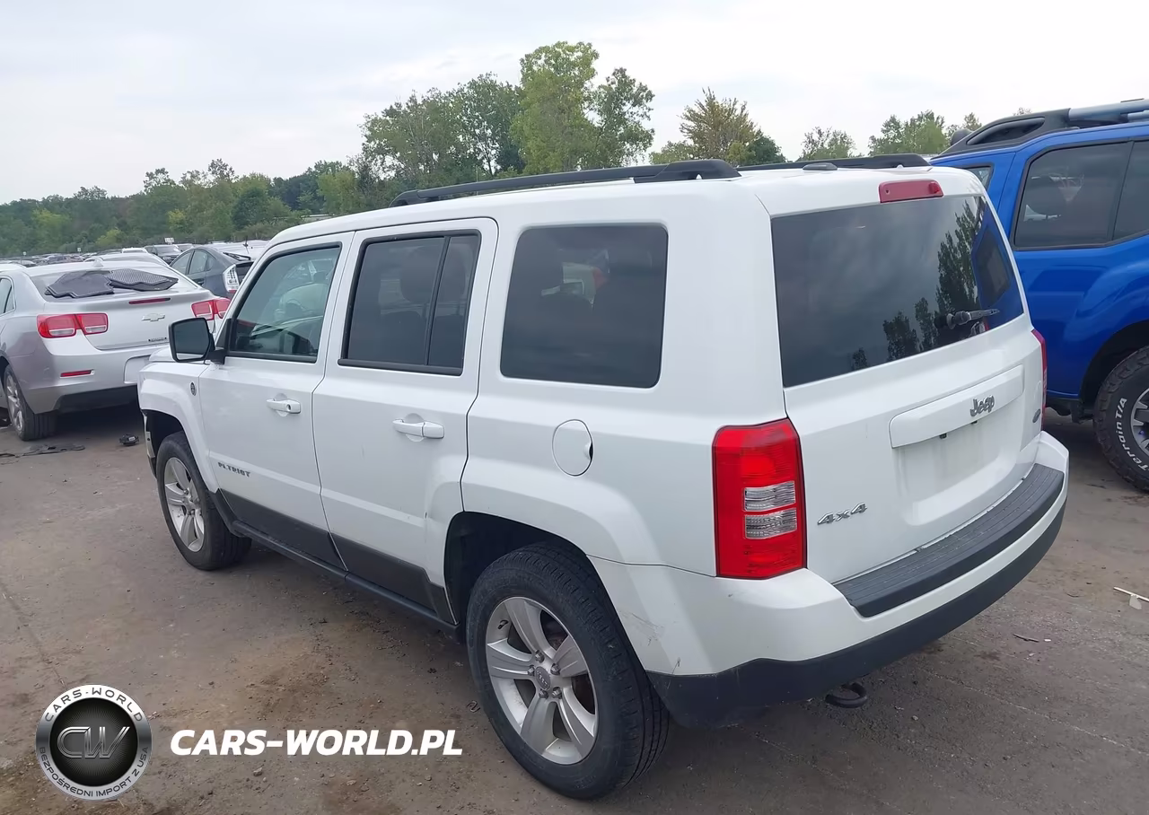 2015 Jeep Patriot Latitude VIN:1C4NJRFB6FD136392 - 3