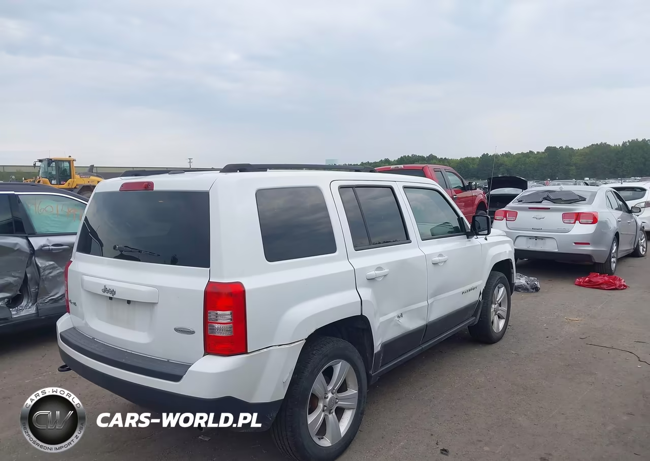 2015 Jeep Patriot Latitude VIN:1C4NJRFB6FD136392 - 4