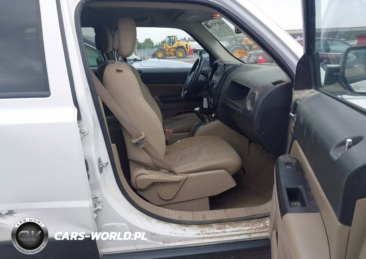 2015 Jeep Patriot Latitude VIN:1C4NJRFB6FD136392 - 5