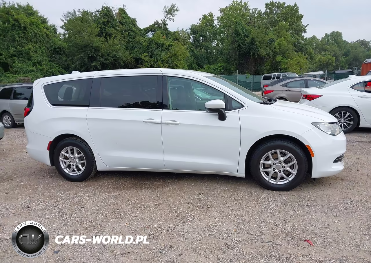 2018 Chrysler Pacifica Lx VIN:2C4RC1CG5JR261547 - 14