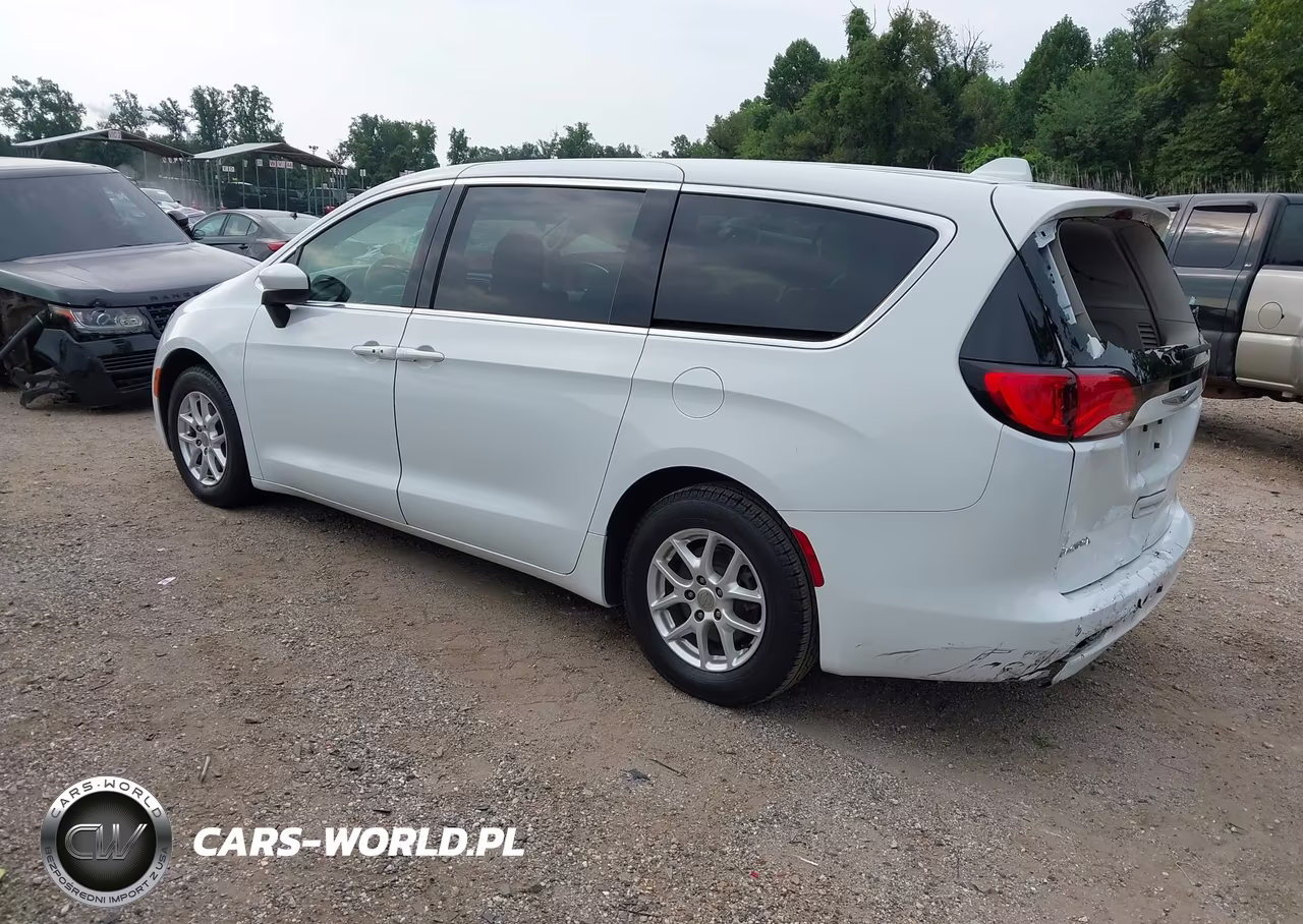 2018 Chrysler Pacifica Lx VIN:2C4RC1CG5JR261547 - 3