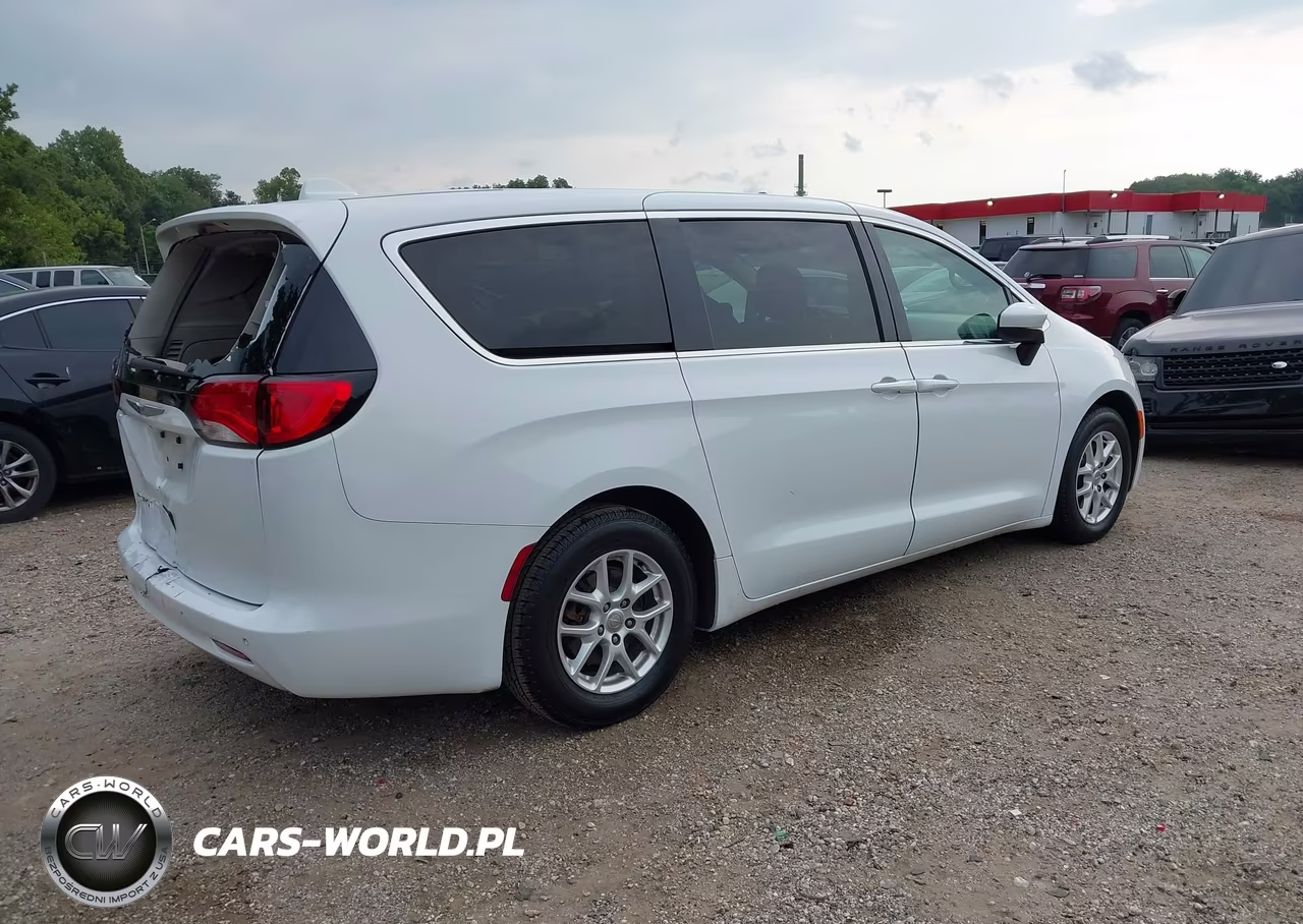 2018 Chrysler Pacifica Lx VIN:2C4RC1CG5JR261547 - 4