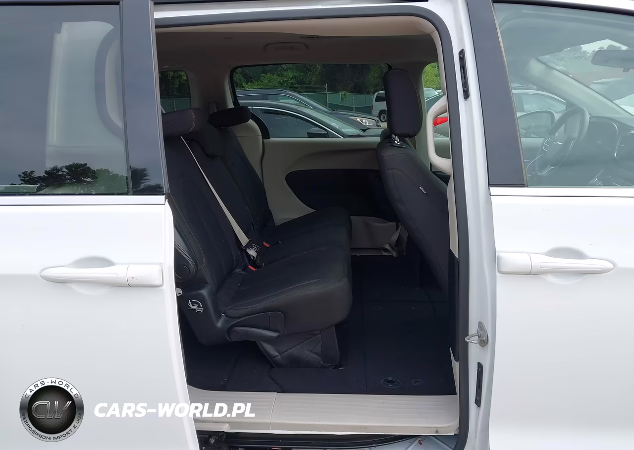 2018 Chrysler Pacifica Lx VIN:2C4RC1CG5JR261547 - 8