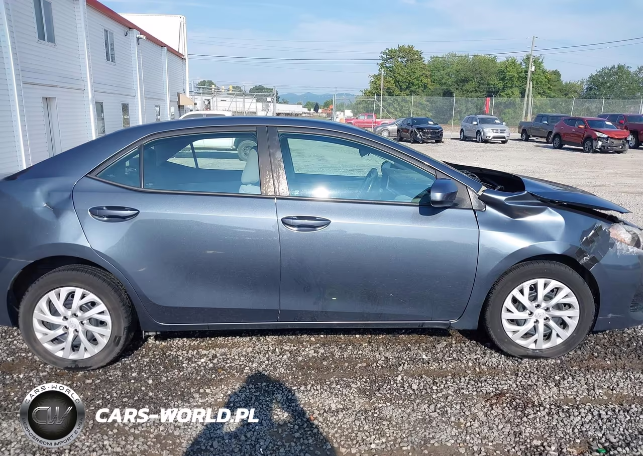 2018 Toyota Corolla Le VIN:2T1BURHE8JC978058 - 13