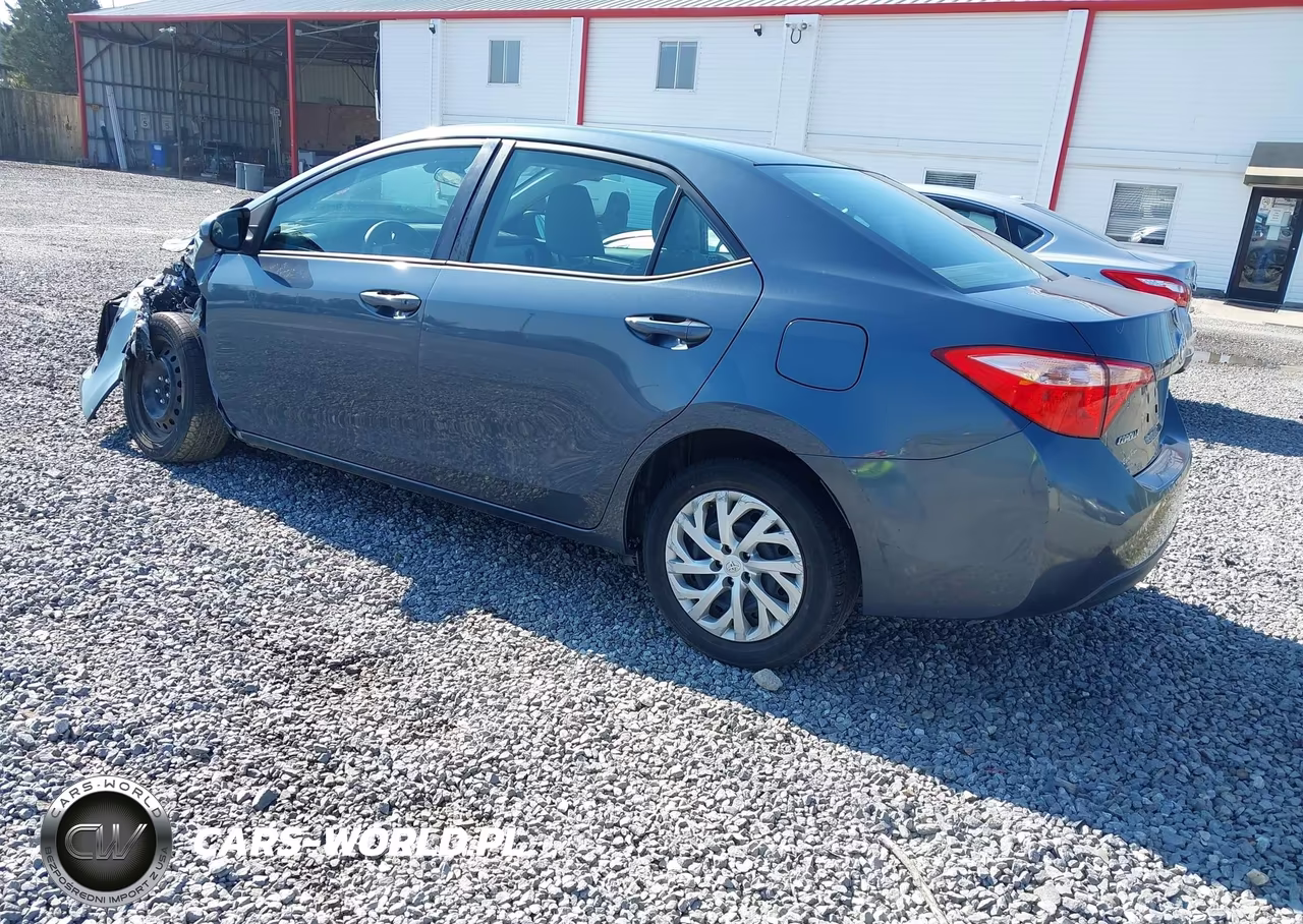 2018 Toyota Corolla Le VIN:2T1BURHE8JC978058 - 3