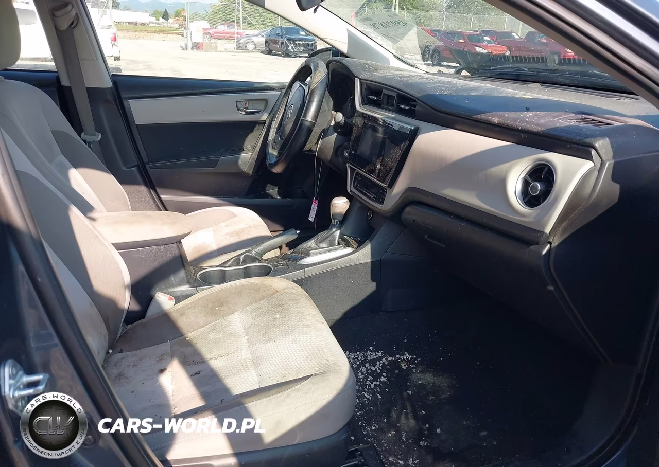 2018 Toyota Corolla Le VIN:2T1BURHE8JC978058 - 5