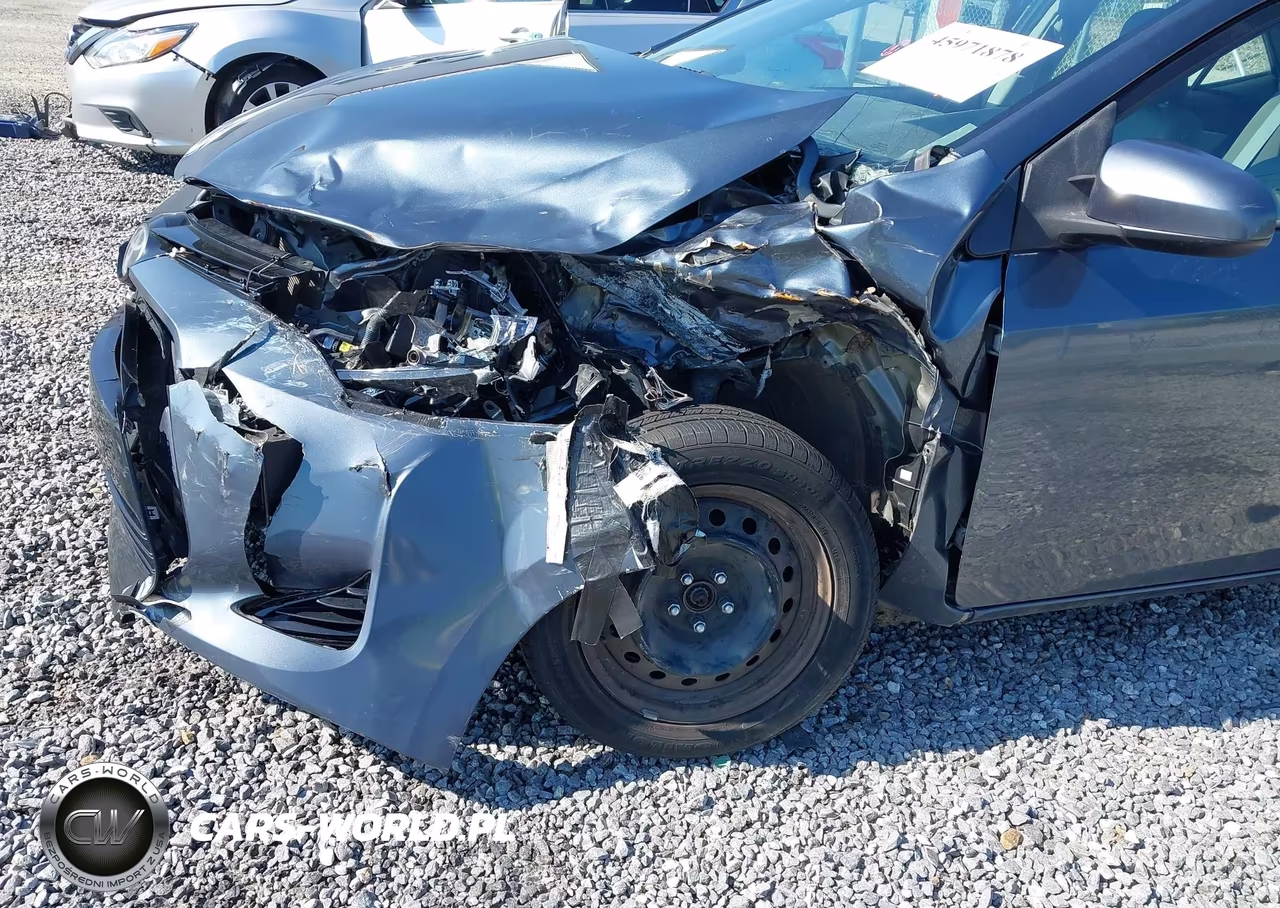 2018 Toyota Corolla Le VIN:2T1BURHE8JC978058 - 6