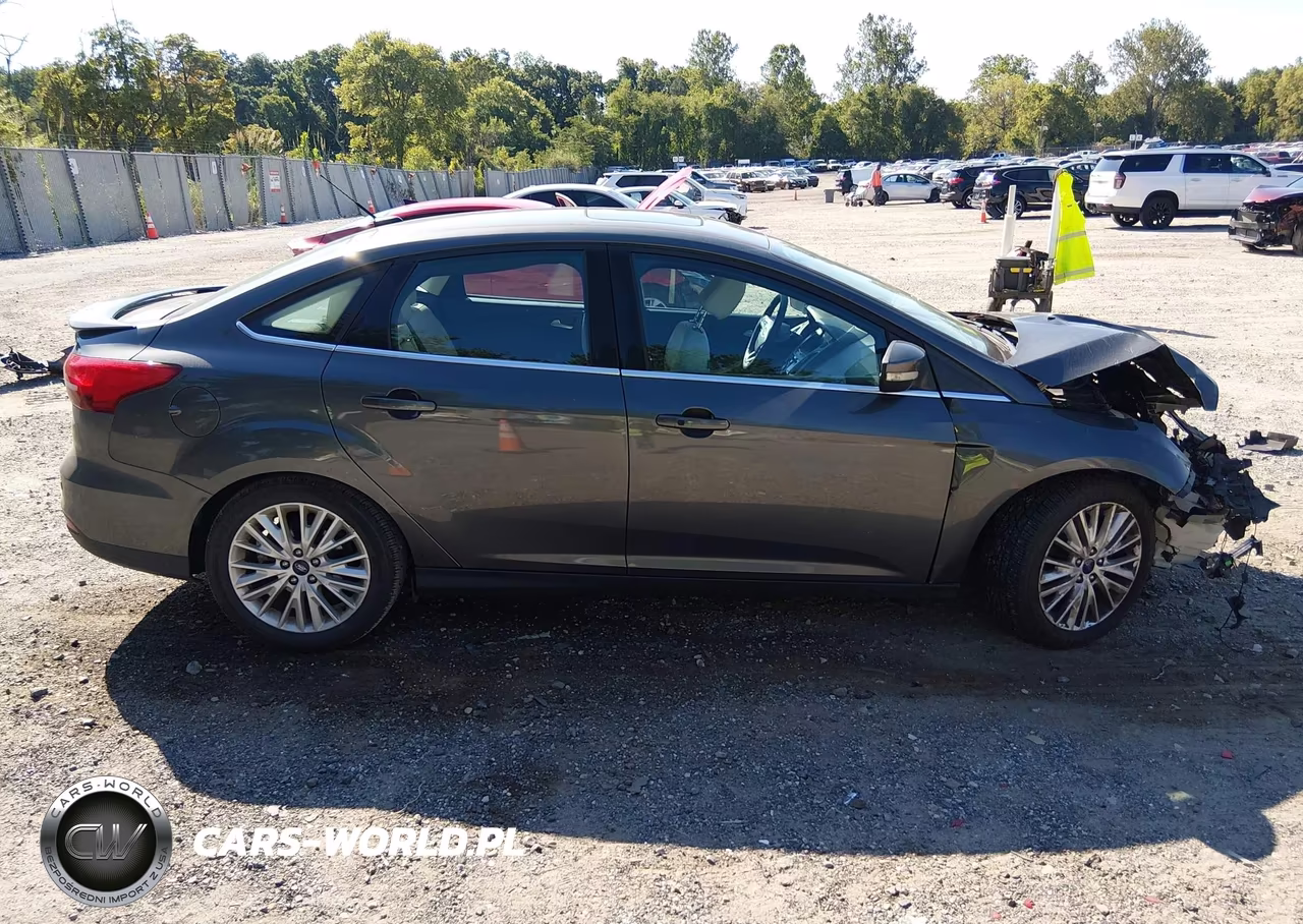 2018 Ford Focus Titanium VIN:1FADP3J2XJL316896 - 14