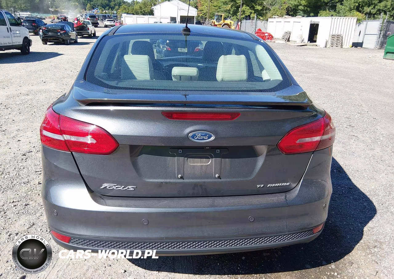 2018 Ford Focus Titanium VIN:1FADP3J2XJL316896 - 17