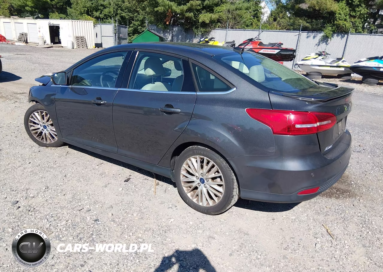 2018 Ford Focus Titanium VIN:1FADP3J2XJL316896 - 3