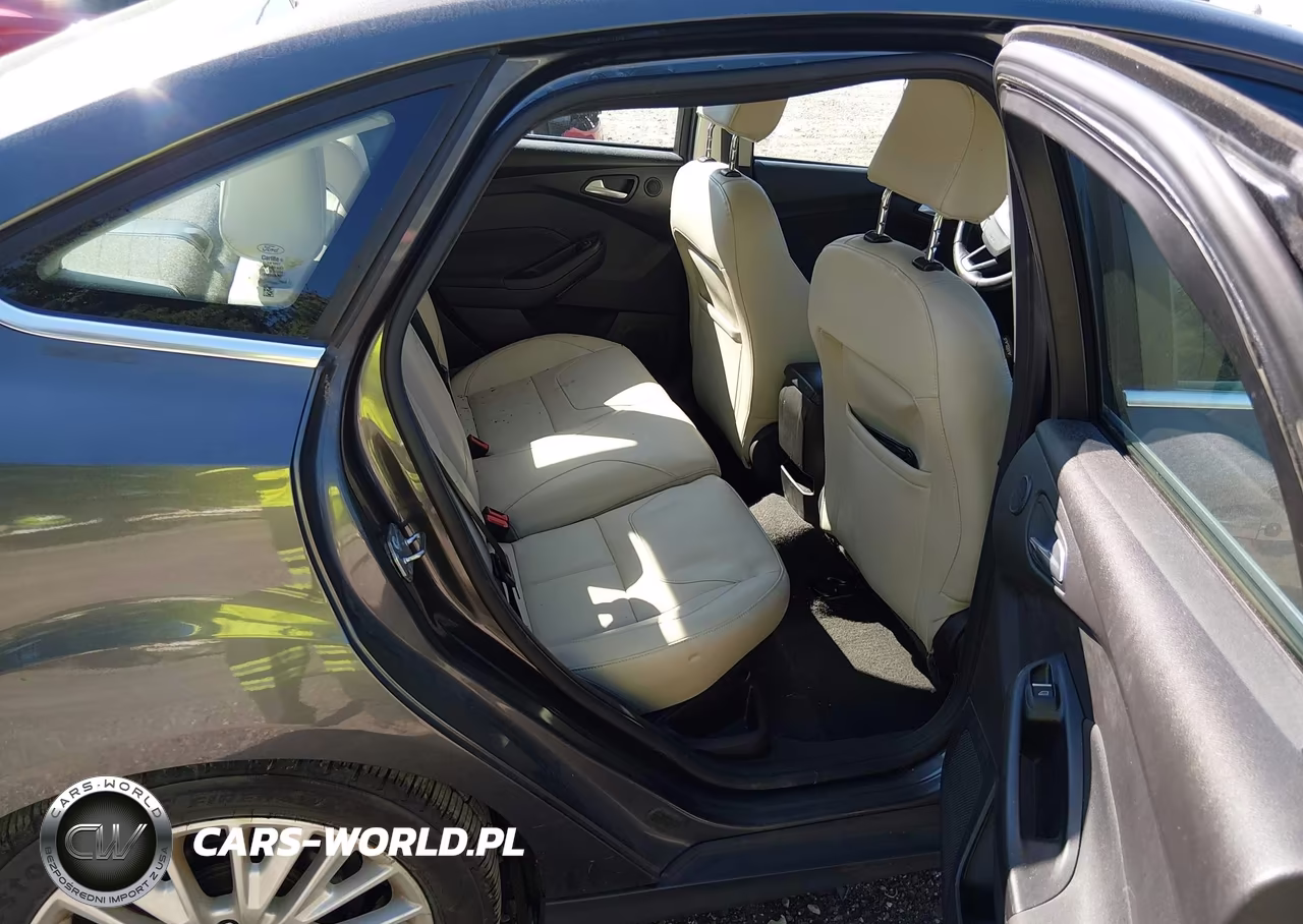 2018 Ford Focus Titanium VIN:1FADP3J2XJL316896 - 8