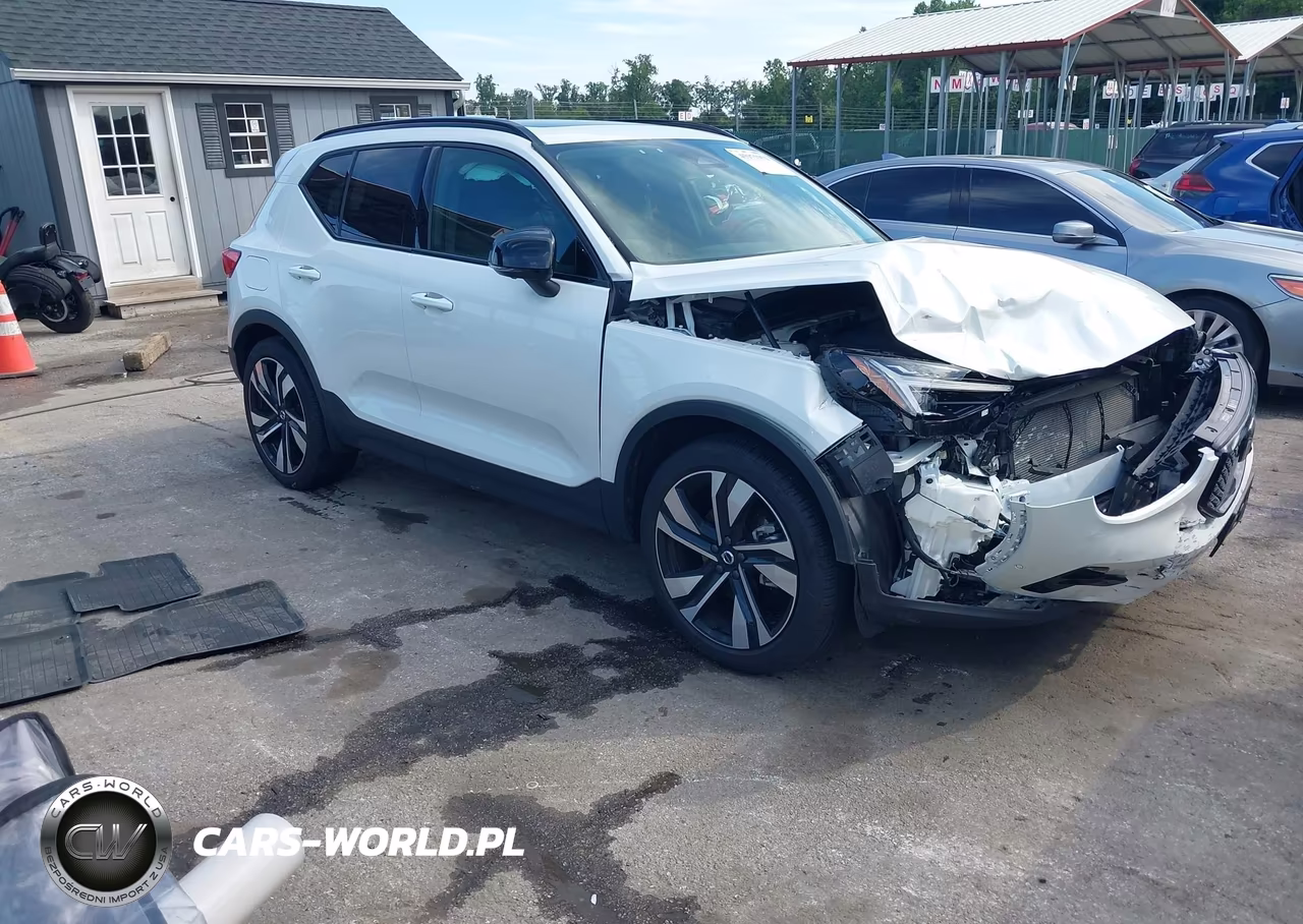 2025 Volvo Xc40 B5 Plus Dark Theme – zdjęcie 1 z 16