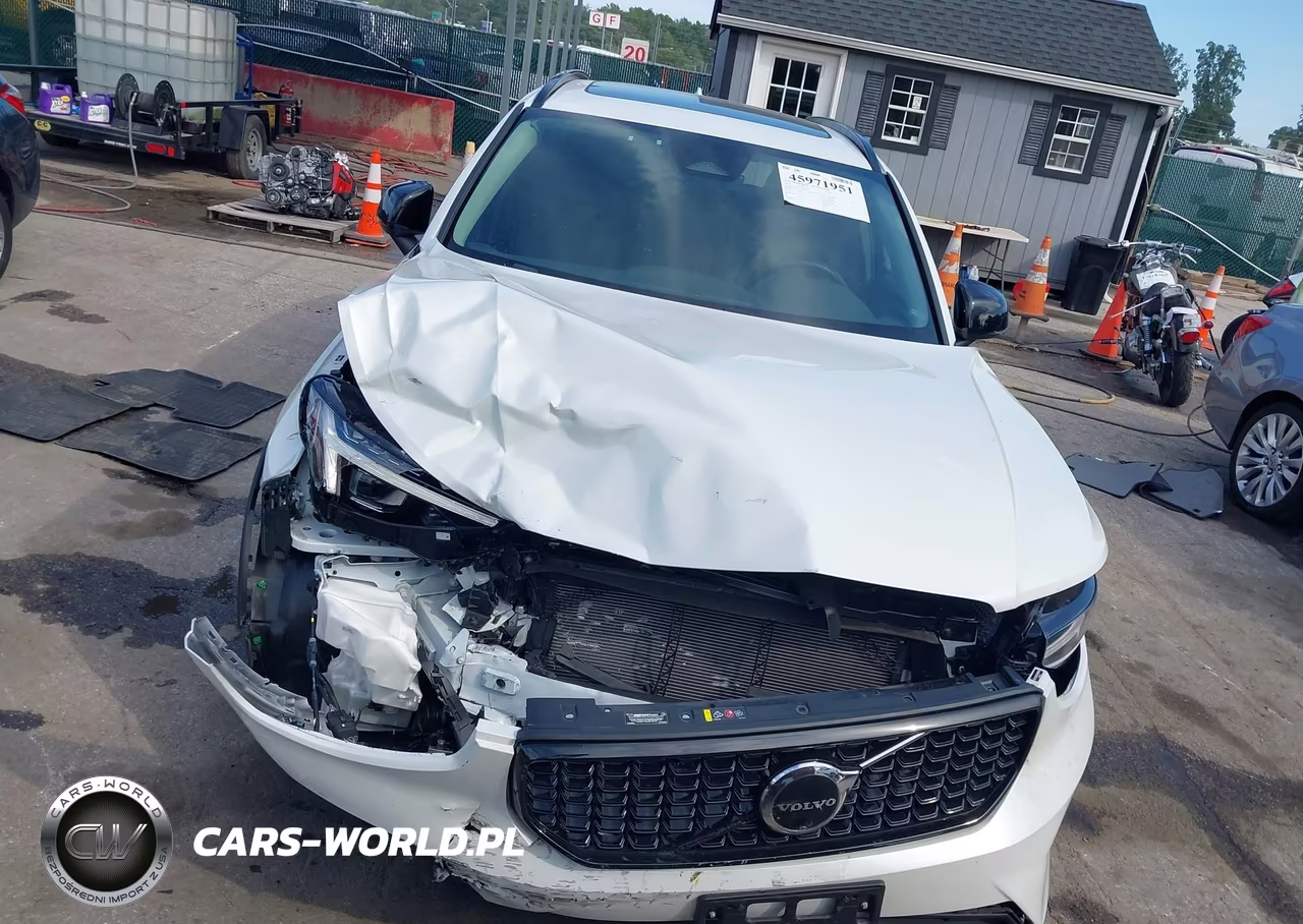 2025 Volvo Xc40 B5 Plus Dark Theme VIN:YV4L12UC4S2489906 - 12