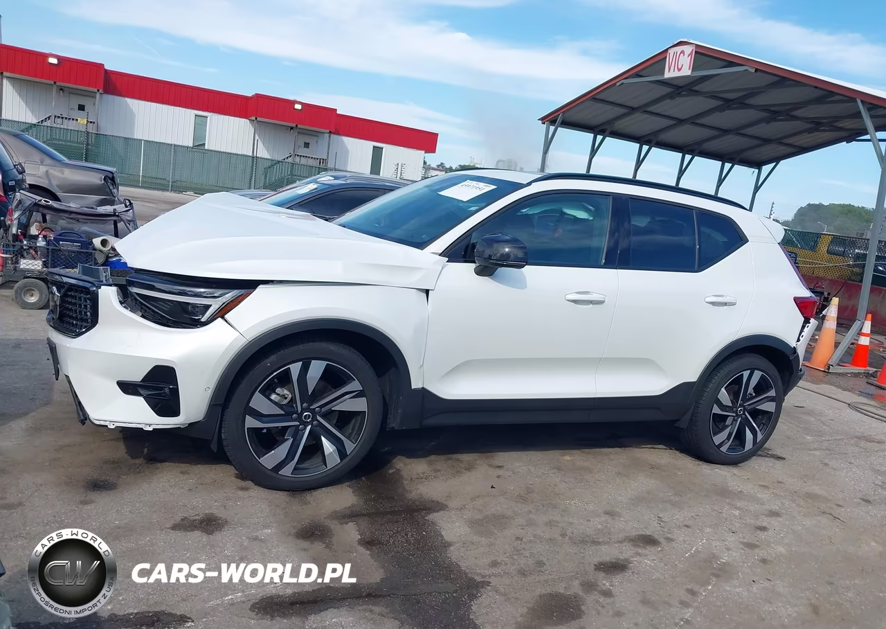 2025 Volvo Xc40 B5 Plus Dark Theme VIN:YV4L12UC4S2489906 - 14