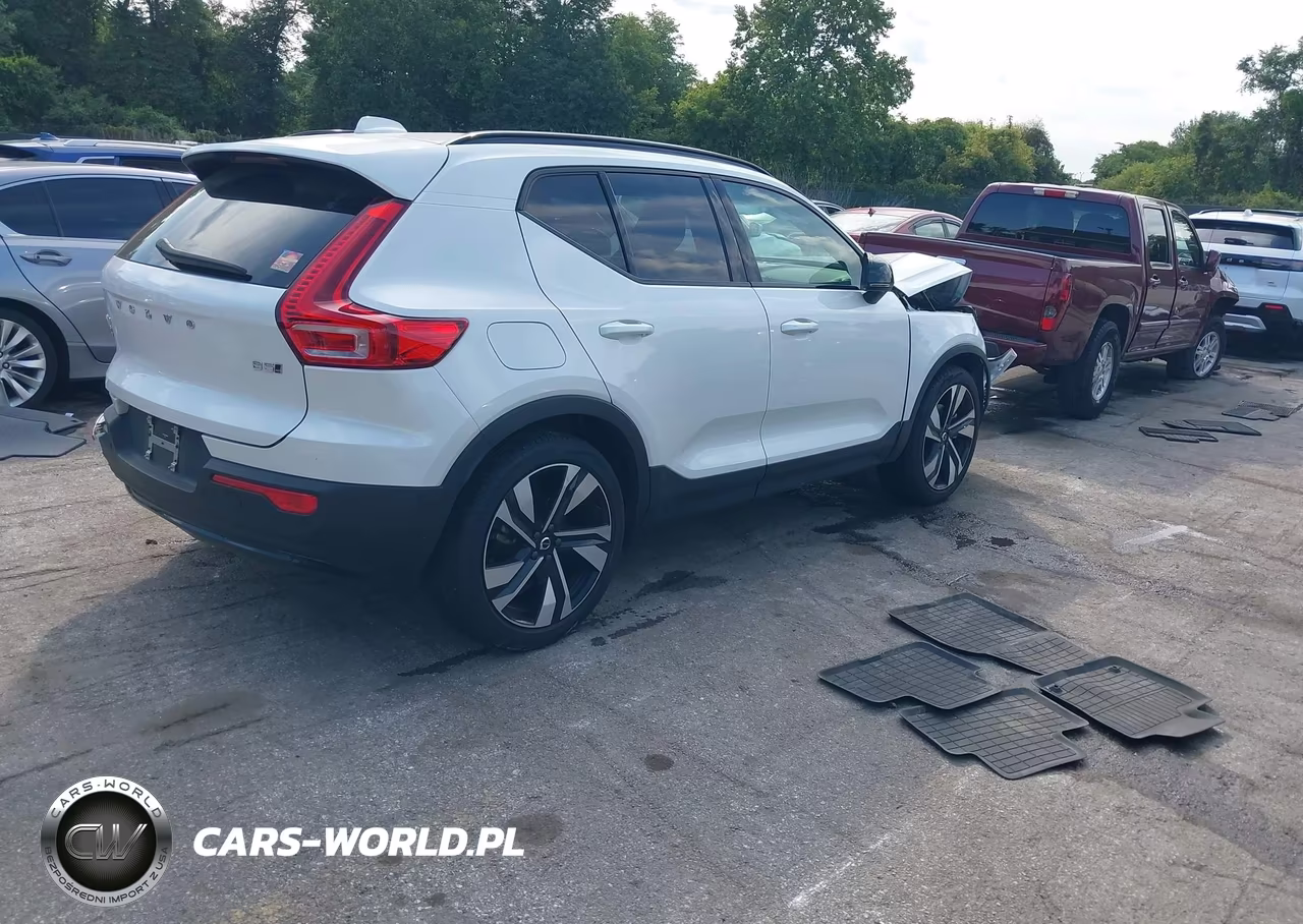 2025 Volvo Xc40 B5 Plus Dark Theme VIN:YV4L12UC4S2489906 - 4