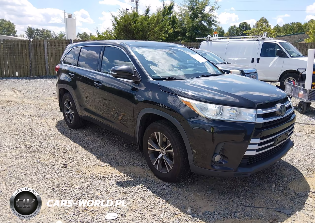 2017 Toyota Highlander Le Plus – zdjęcie 1 z 18