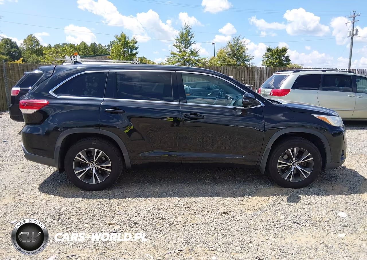 2017 Toyota Highlander Le Plus VIN:5TDBZRFH1HS405325 - 14