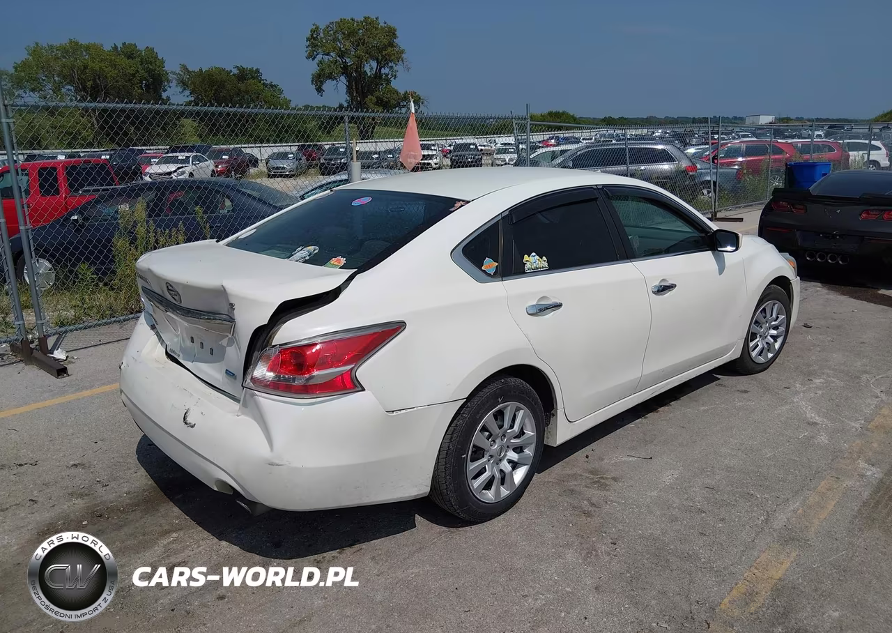 2014 Nissan Altima 2.5 S VIN:1N4AL3AP3EN245495 - 4