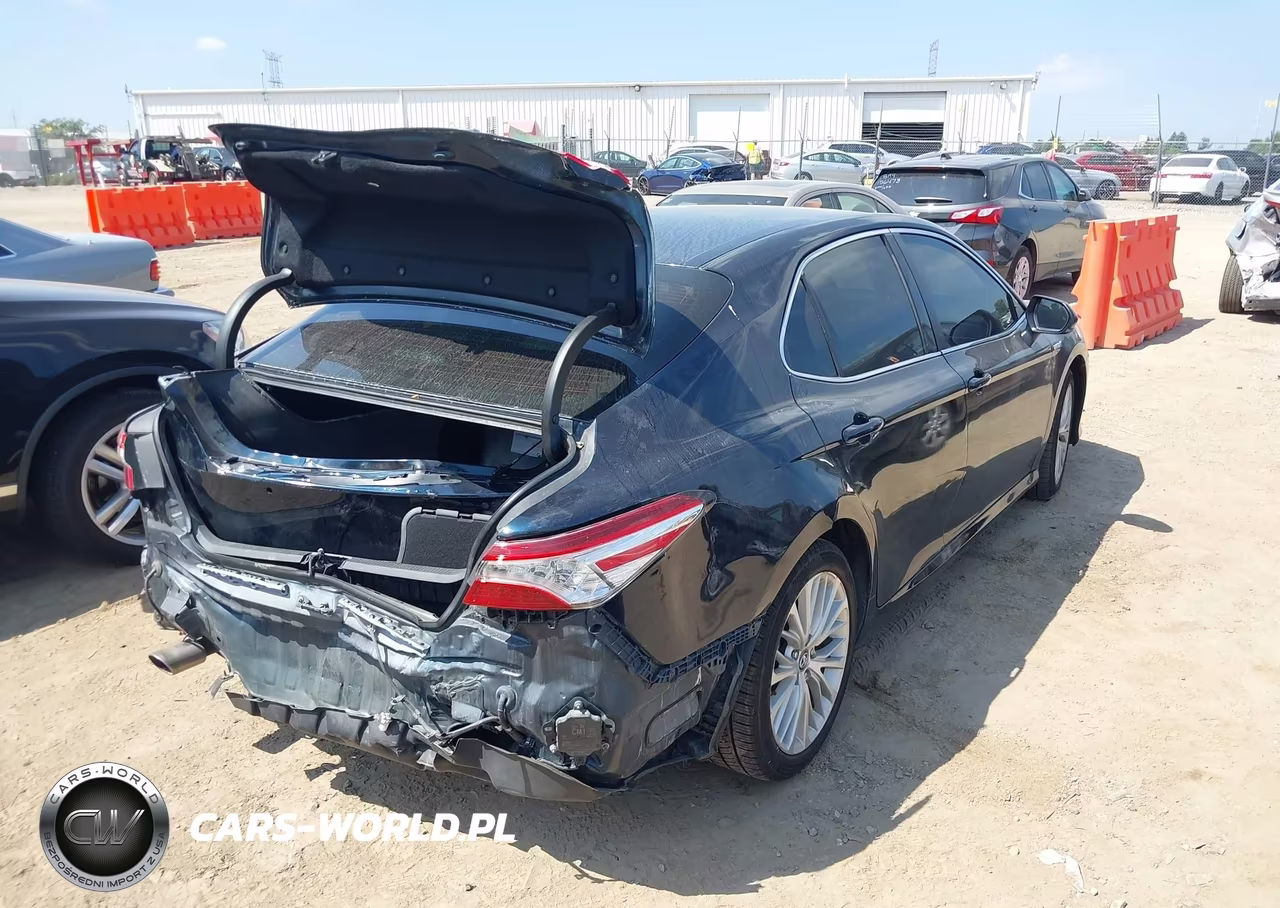 2018 Toyota Camry Hybrid Xle VIN:4T1B21HK1JU500804 - 4