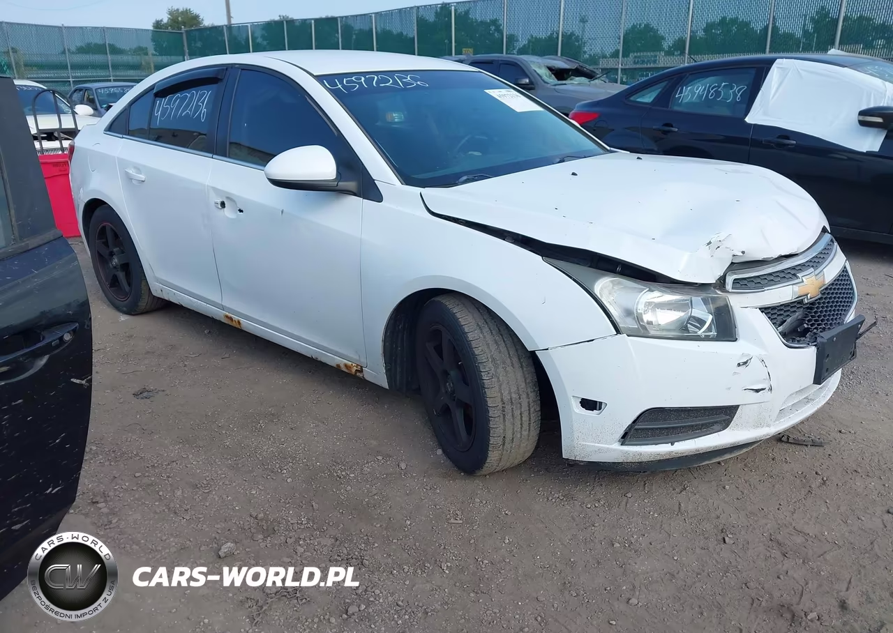 2013 Chevrolet Cruze Eco Manual – zdjęcie 1 z 17