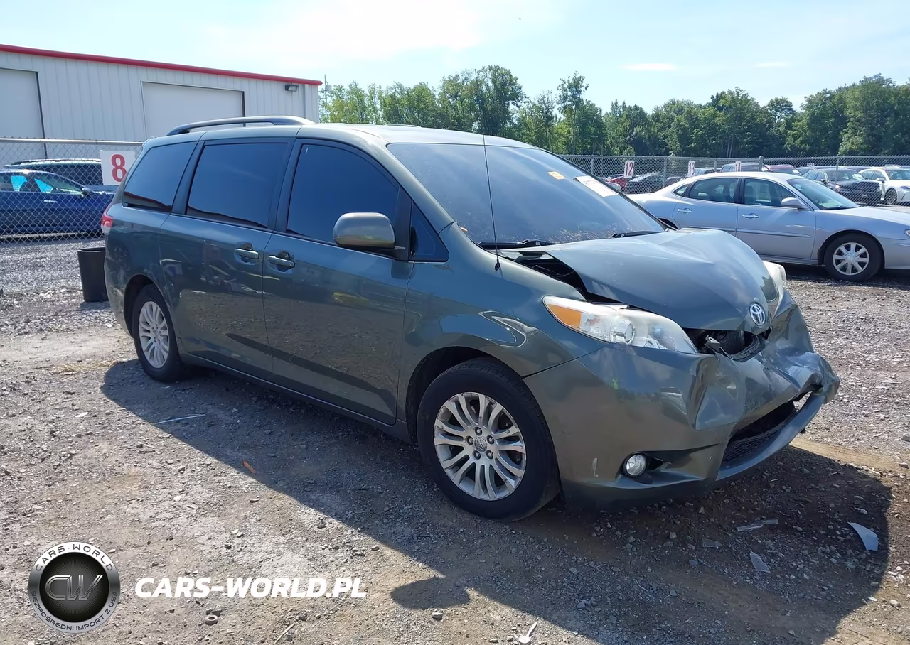 2013 Toyota Sienna Xle V6 8 Passenger – zdjęcie 1 z 15