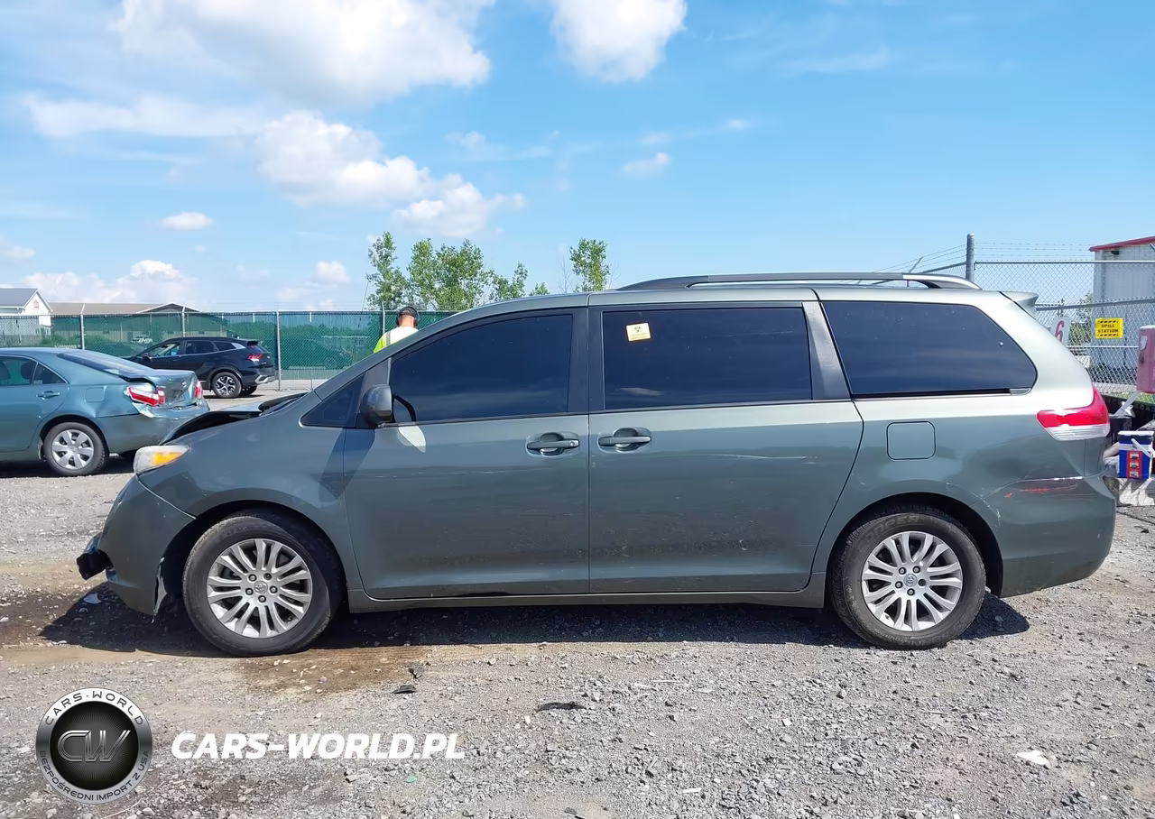2013 Toyota Sienna Xle V6 8 Passenger VIN:5TDYK3DC9DS365136 - 13