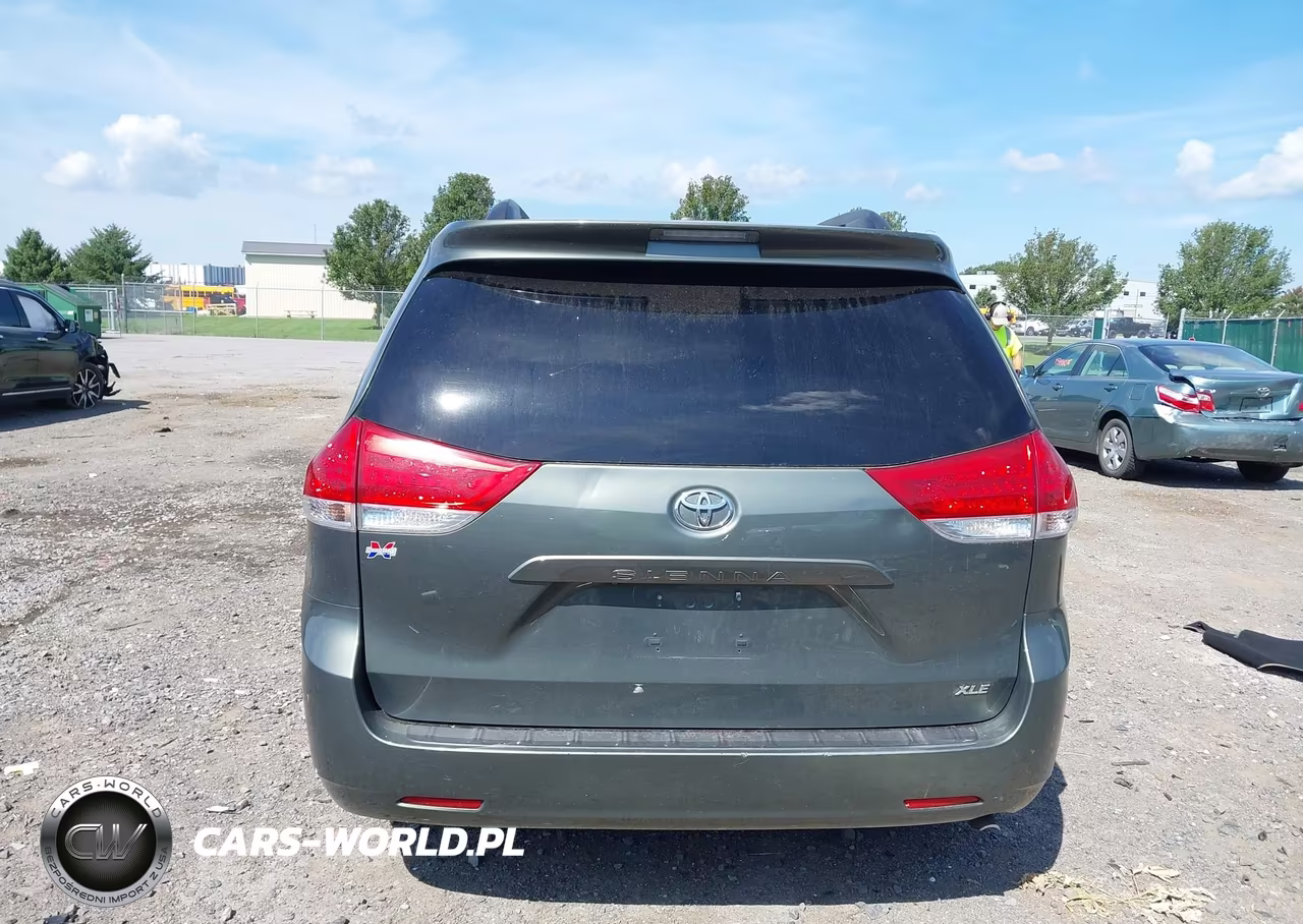 2013 Toyota Sienna Xle V6 8 Passenger VIN:5TDYK3DC9DS365136 - 15