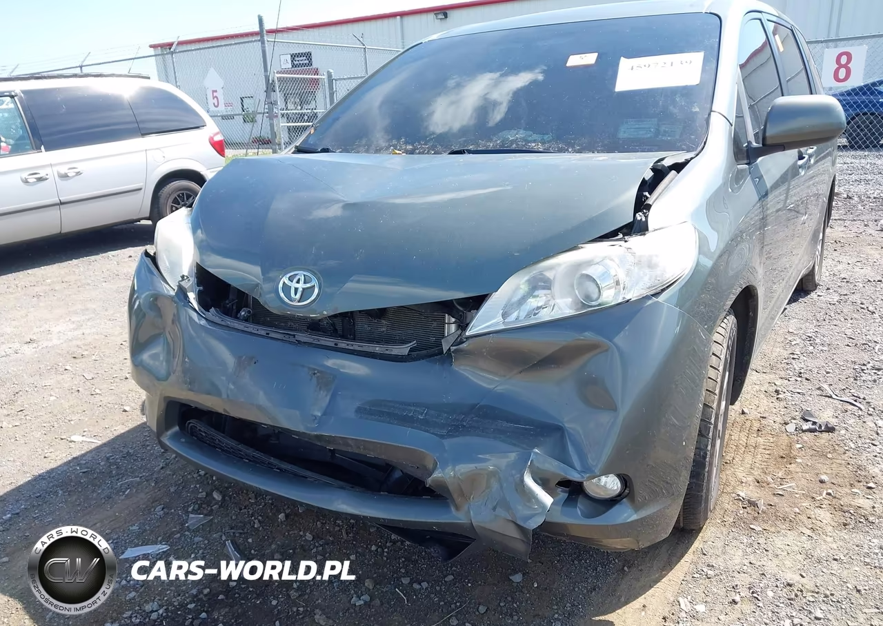 2013 Toyota Sienna Xle V6 8 Passenger VIN:5TDYK3DC9DS365136 - 6