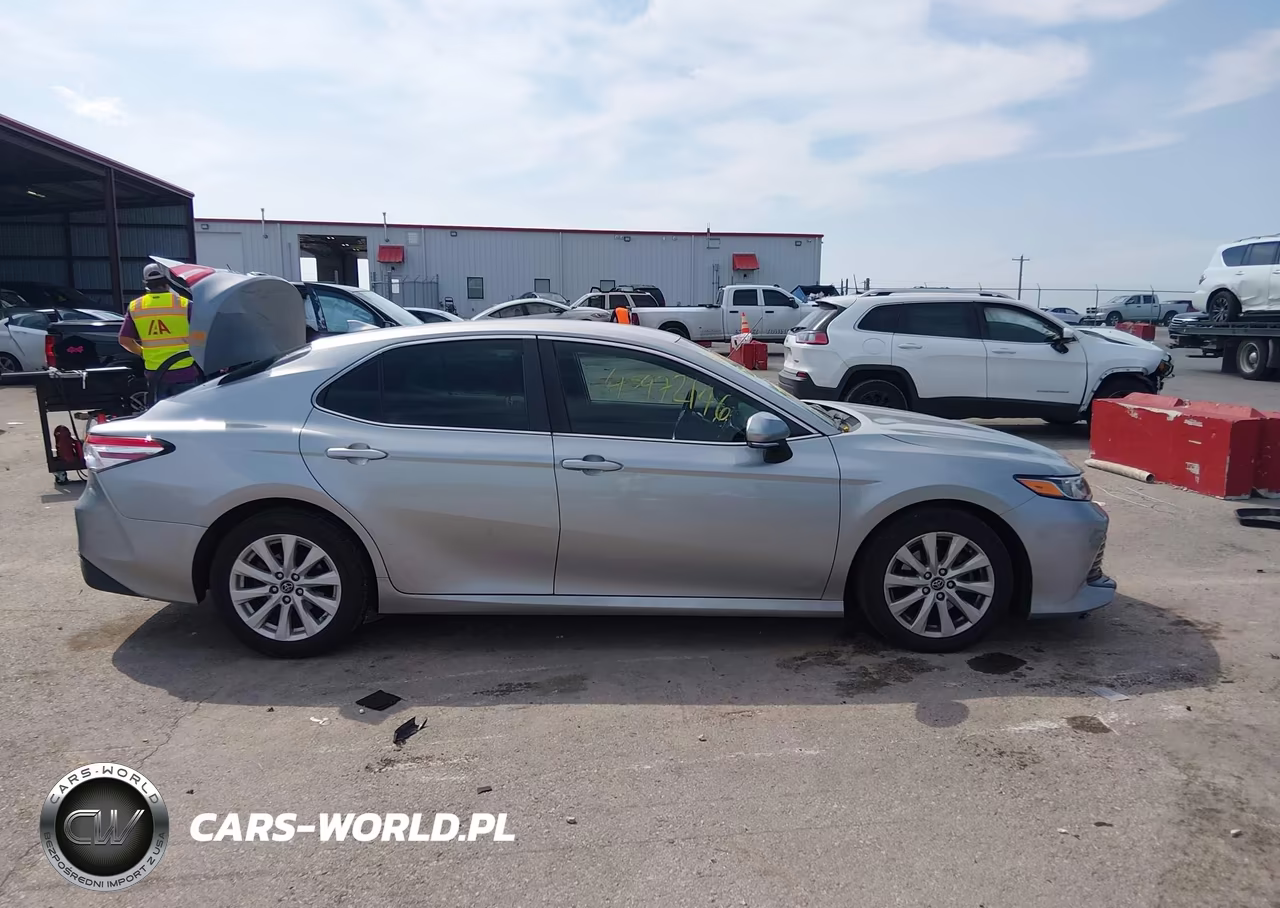 2019 Toyota Camry Le VIN:4T1B11HKXKU218312 - 13