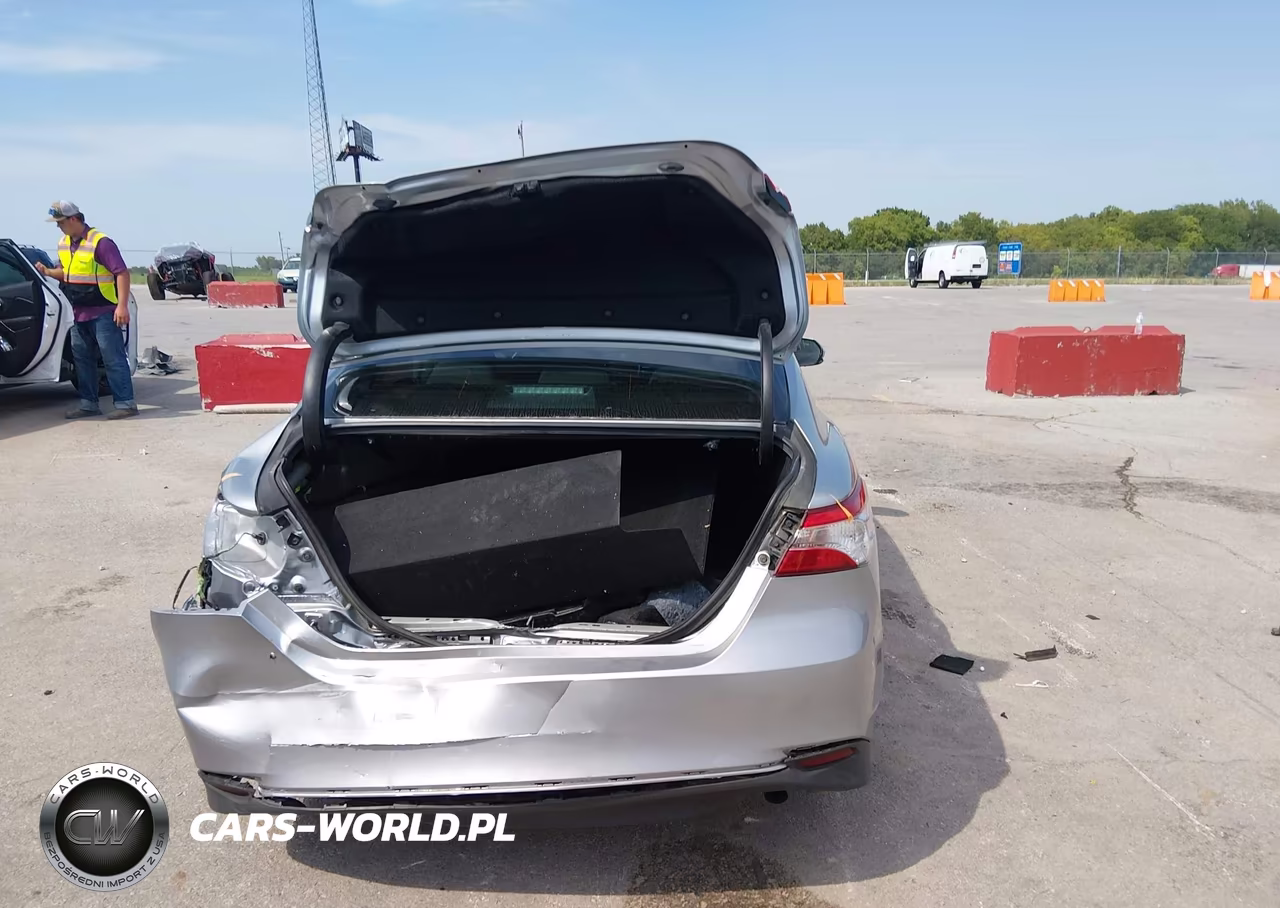 2019 Toyota Camry Le VIN:4T1B11HKXKU218312 - 16