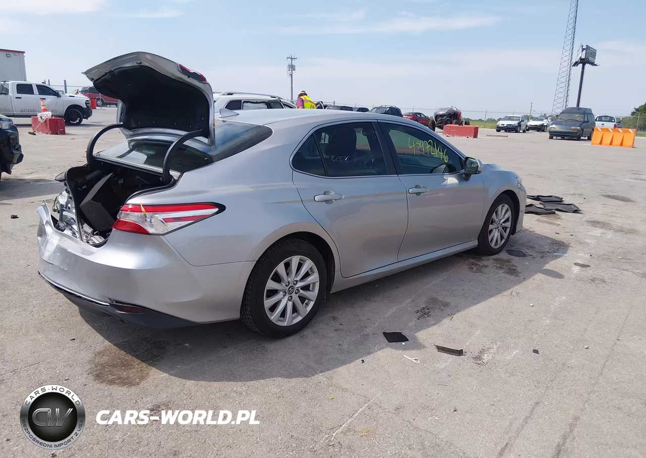 2019 Toyota Camry Le VIN:4T1B11HKXKU218312 - 4