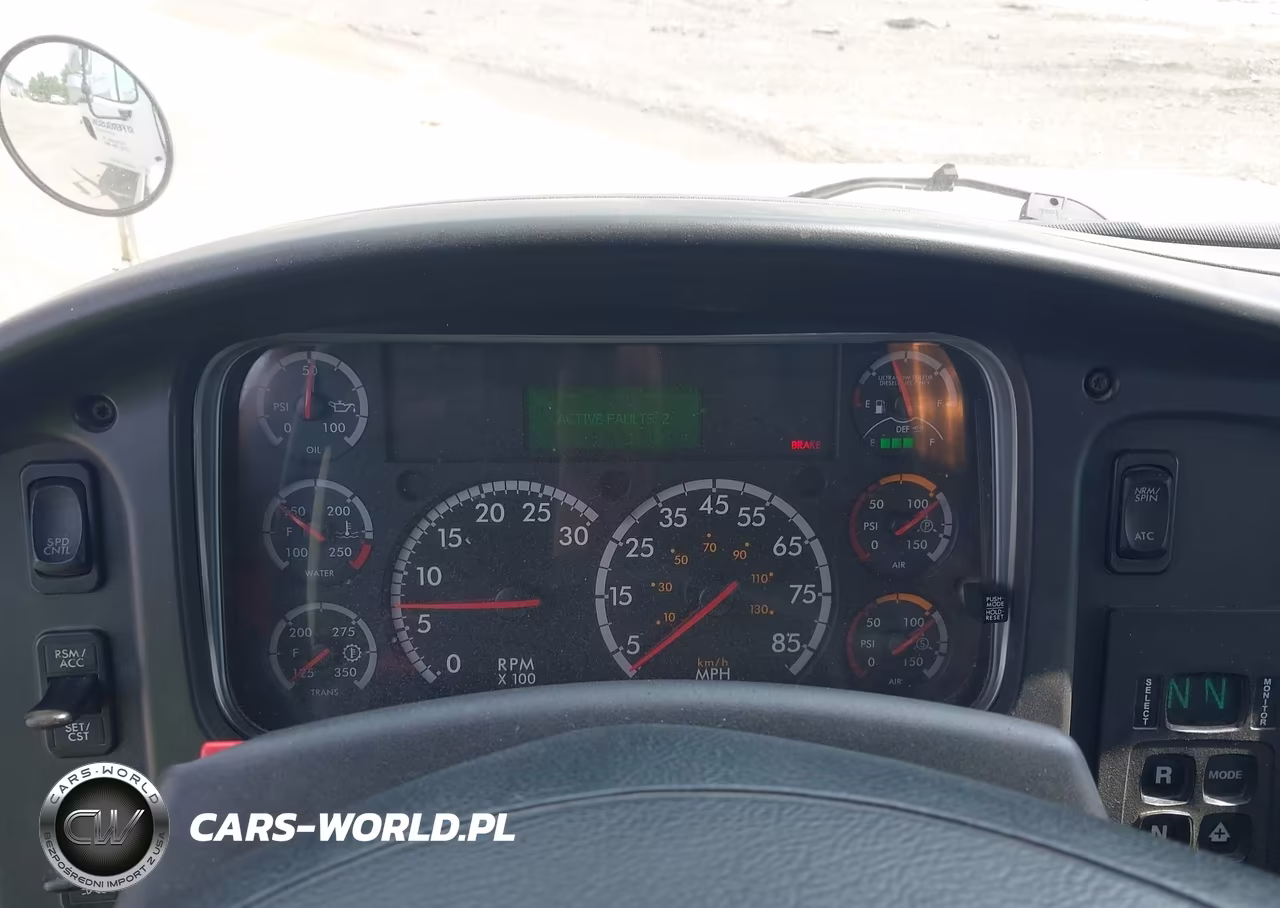 2017 Freightliner M2 106 VIN:1FVHCYCY8HHJG3437 - 18