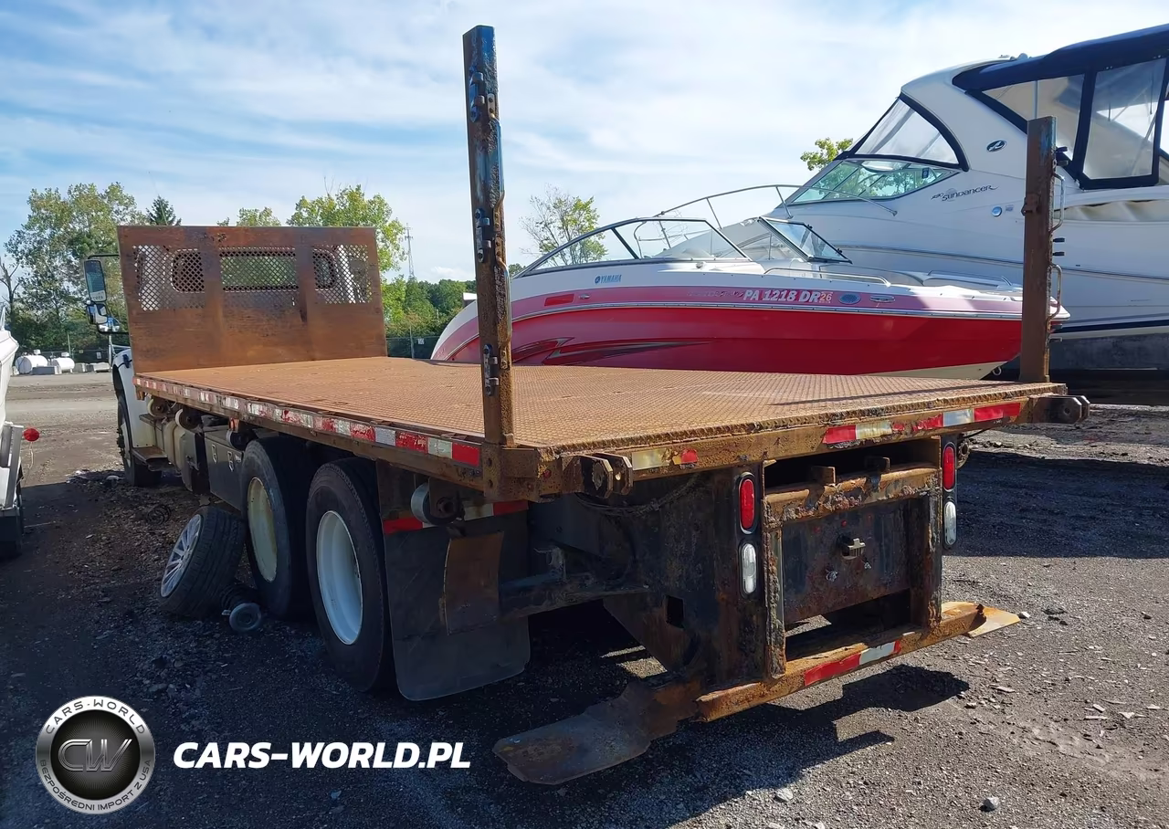 2017 Freightliner M2 106 VIN:1FVHCYCY8HHJG3437 - 3