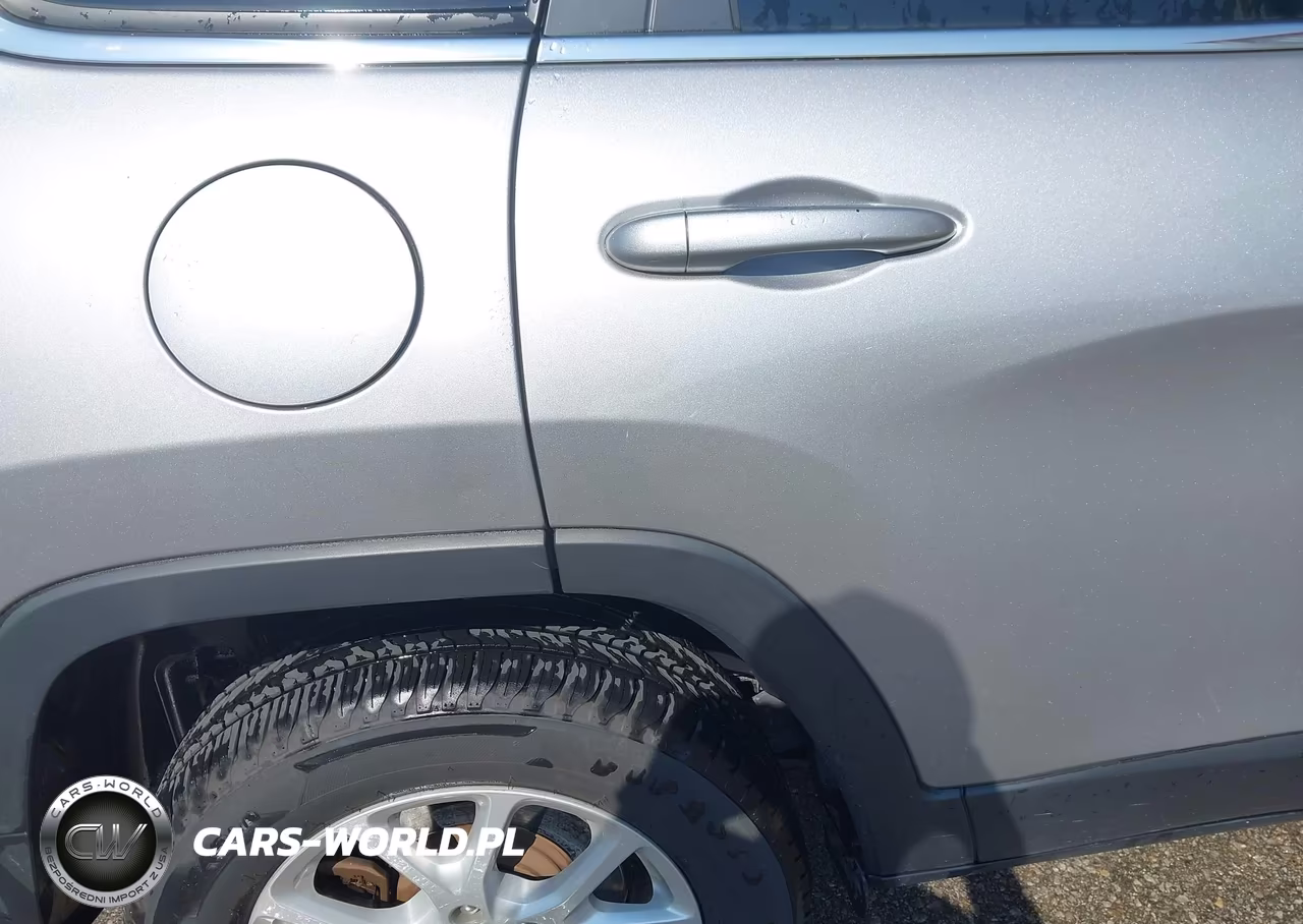 2018 Jeep Cherokee Latitude 4X4 VIN:1C4PJMCB4JD528599 - 13