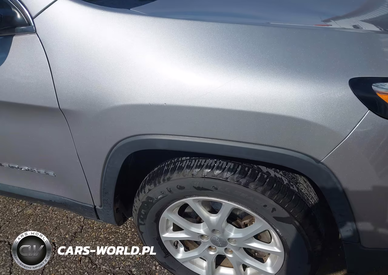 2018 Jeep Cherokee Latitude 4X4 VIN:1C4PJMCB4JD528599 - 16