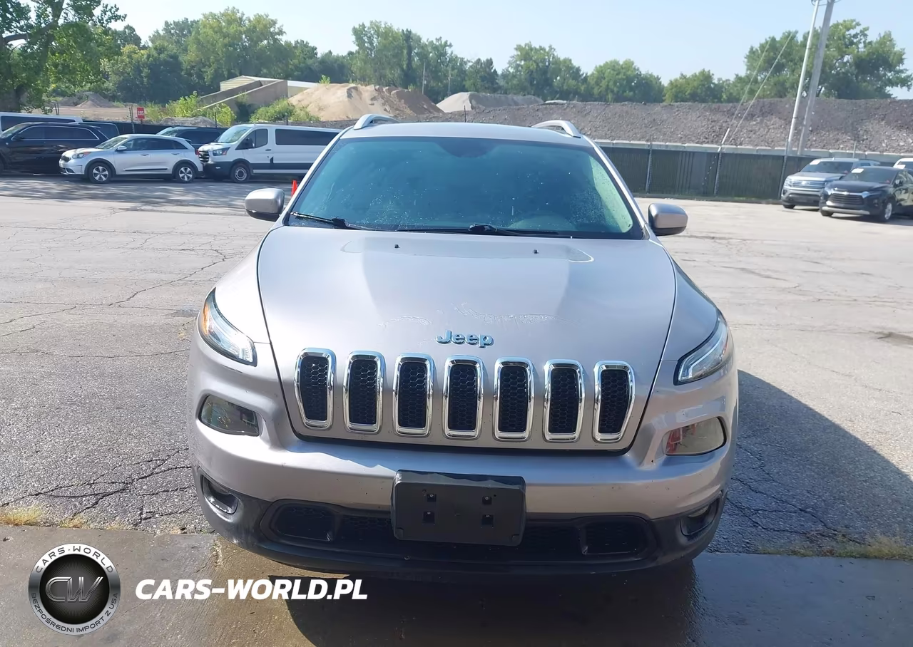 2018 Jeep Cherokee Latitude 4X4 VIN:1C4PJMCB4JD528599 - 17