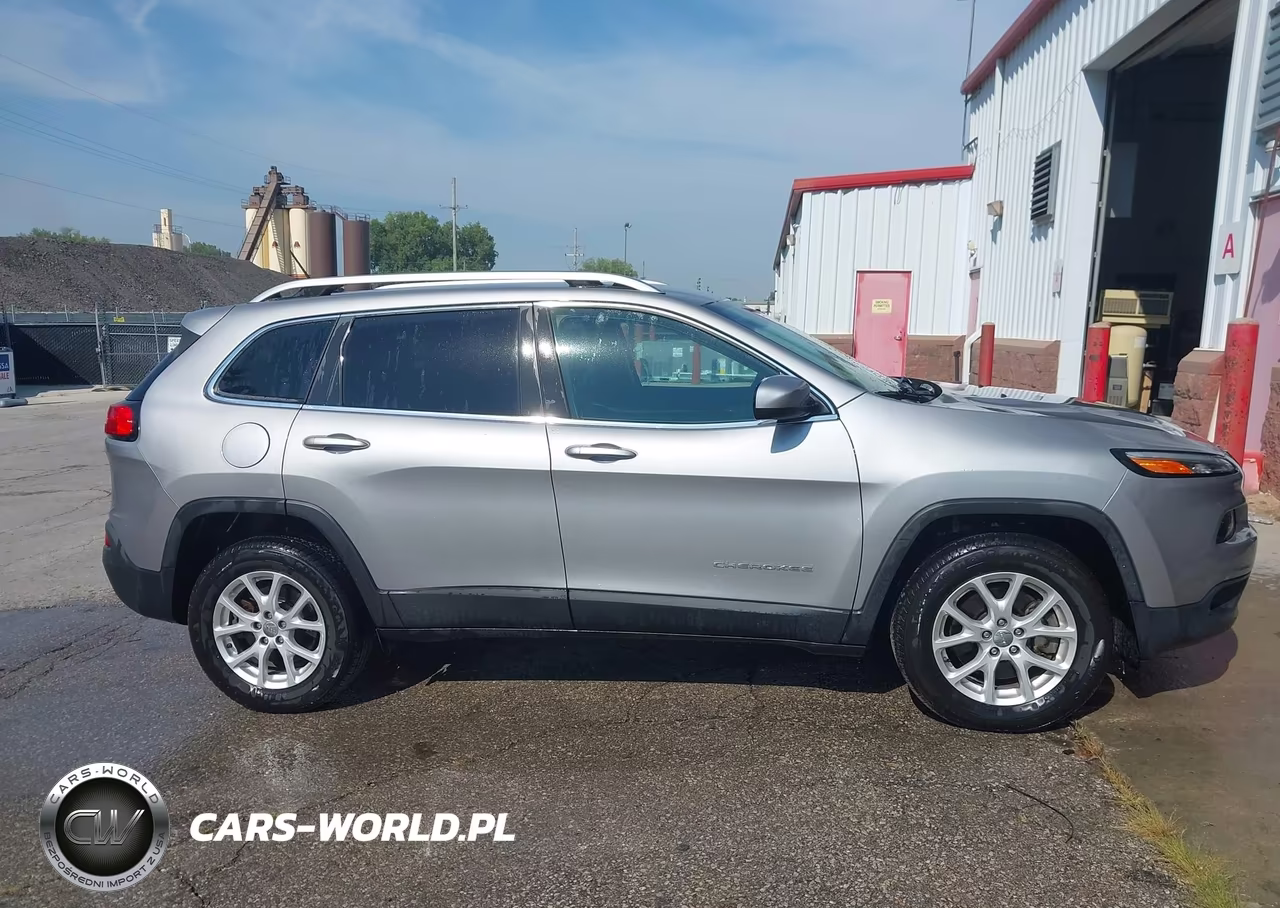 2018 Jeep Cherokee Latitude 4X4 VIN:1C4PJMCB4JD528599 - 18