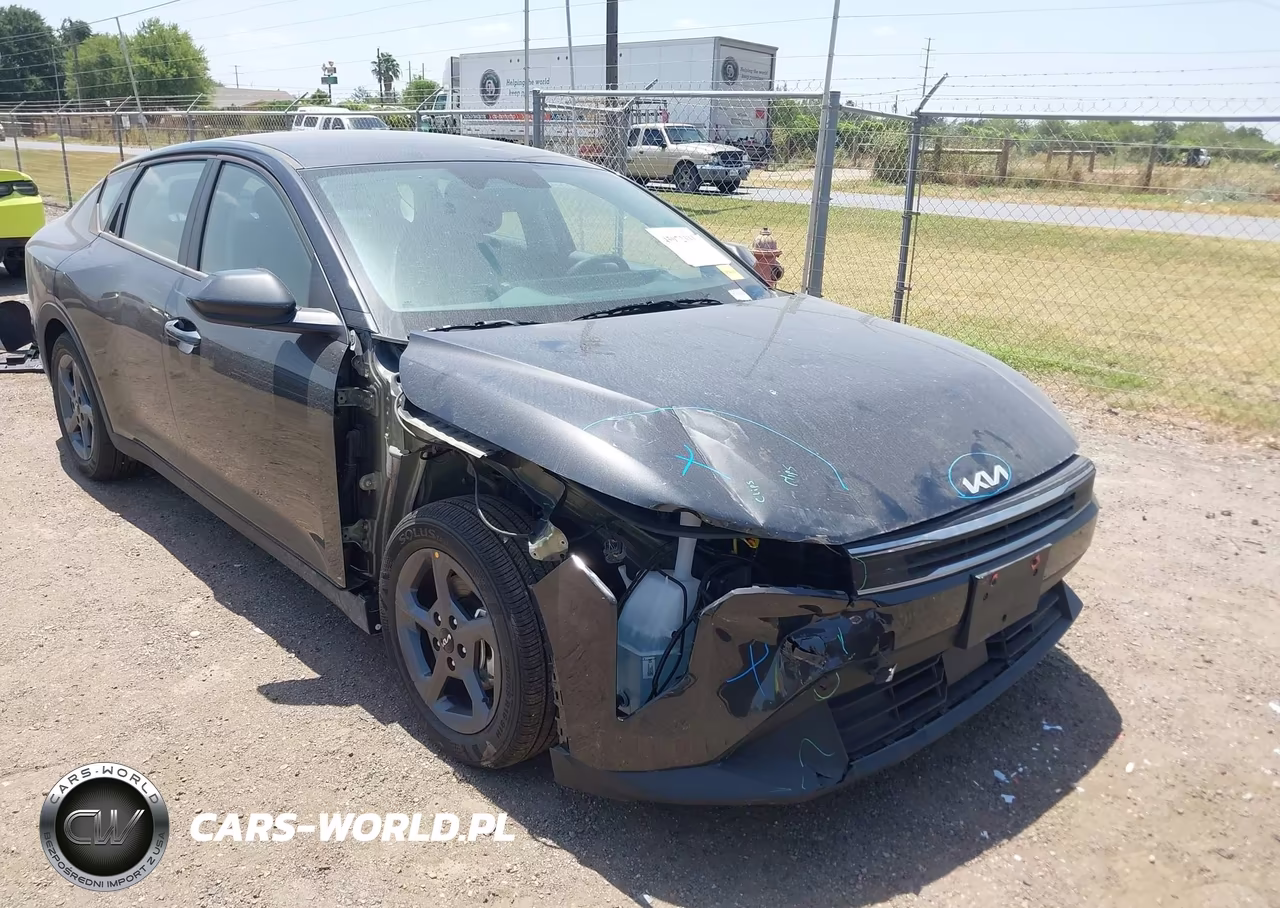 2025 Kia K4 Lxs VIN:3KPFT4DE3SE220189 - 1
