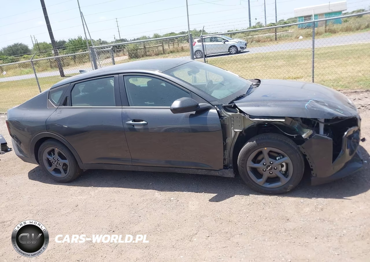 2025 Kia K4 Lxs VIN:3KPFT4DE3SE220189 - 14
