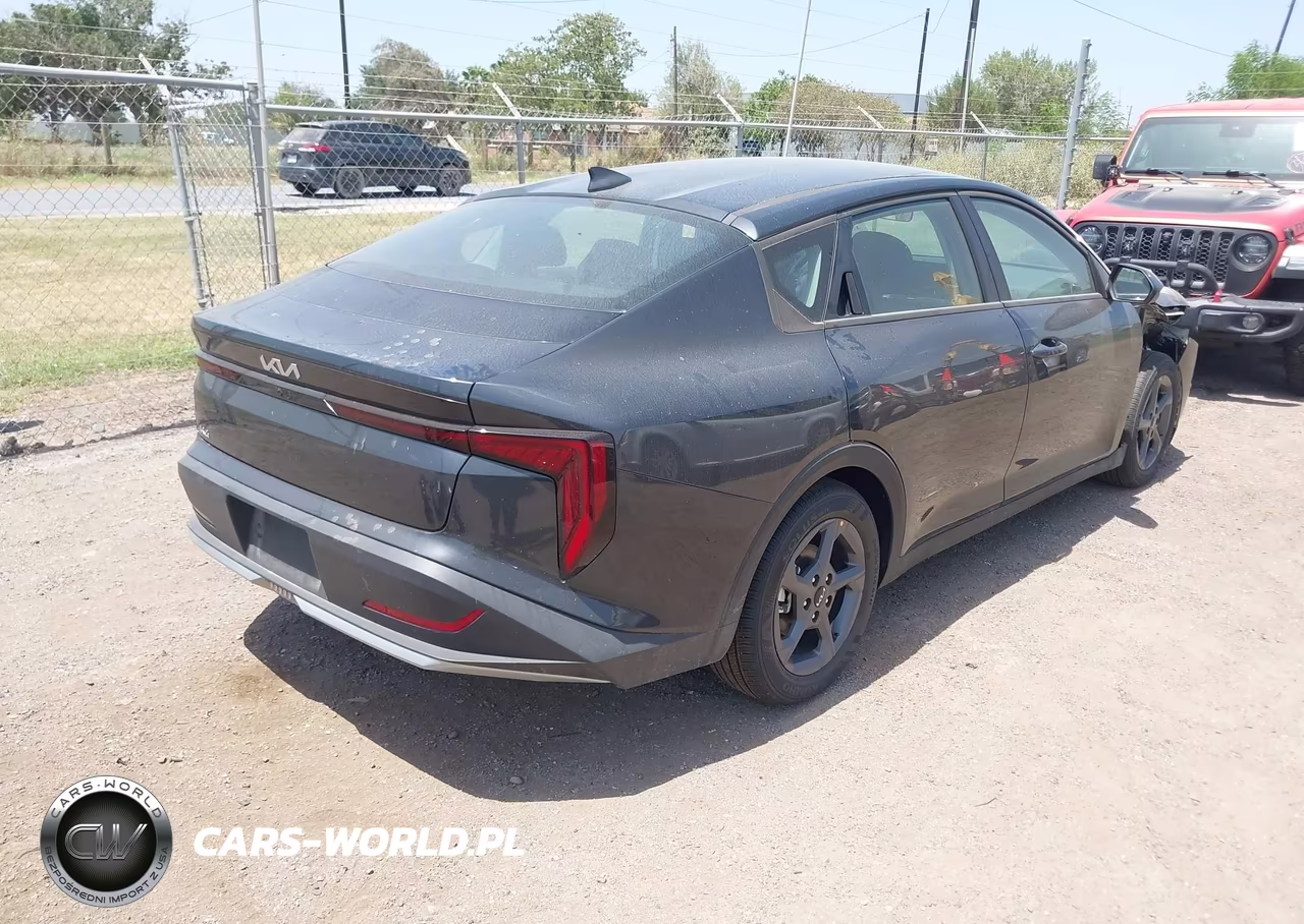 2025 Kia K4 Lxs VIN:3KPFT4DE3SE220189 - 4