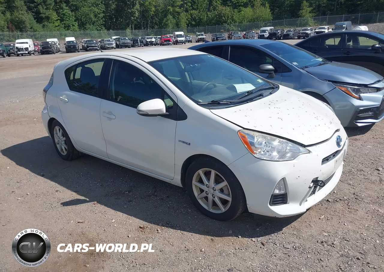 2014 Toyota Prius C Three – zdjęcie 1 z 18
