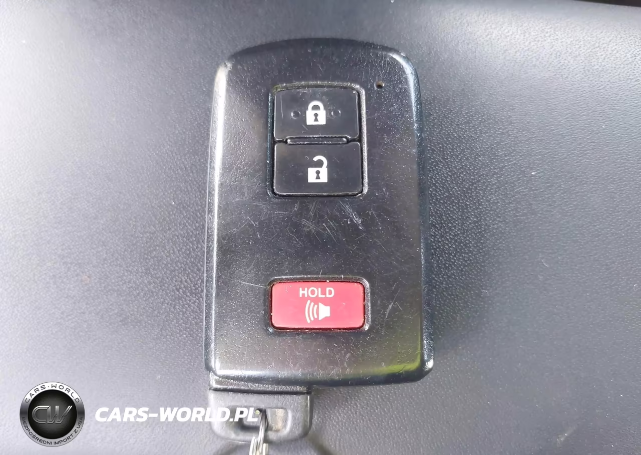 2014 Toyota Prius C Three VIN:JTDKDTB31E1062269 - 11