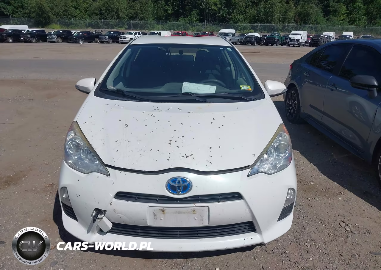 2014 Toyota Prius C Three VIN:JTDKDTB31E1062269 - 12