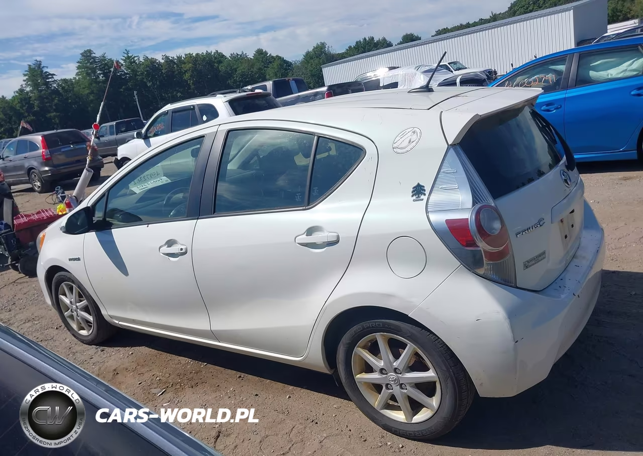 2014 Toyota Prius C Three VIN:JTDKDTB31E1062269 - 14